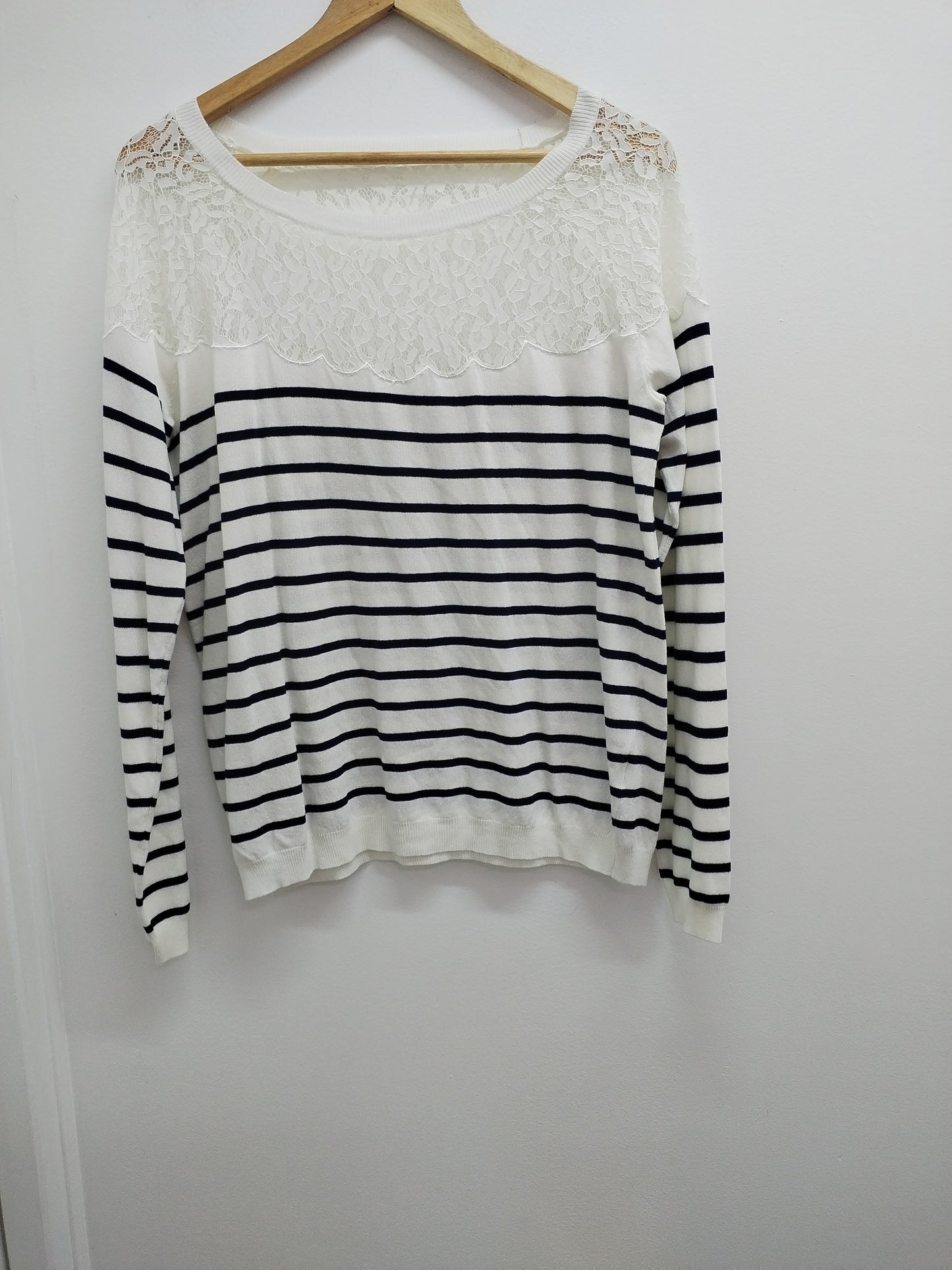 Pull fin rayé marine et blanc avec dentelle Taille XL