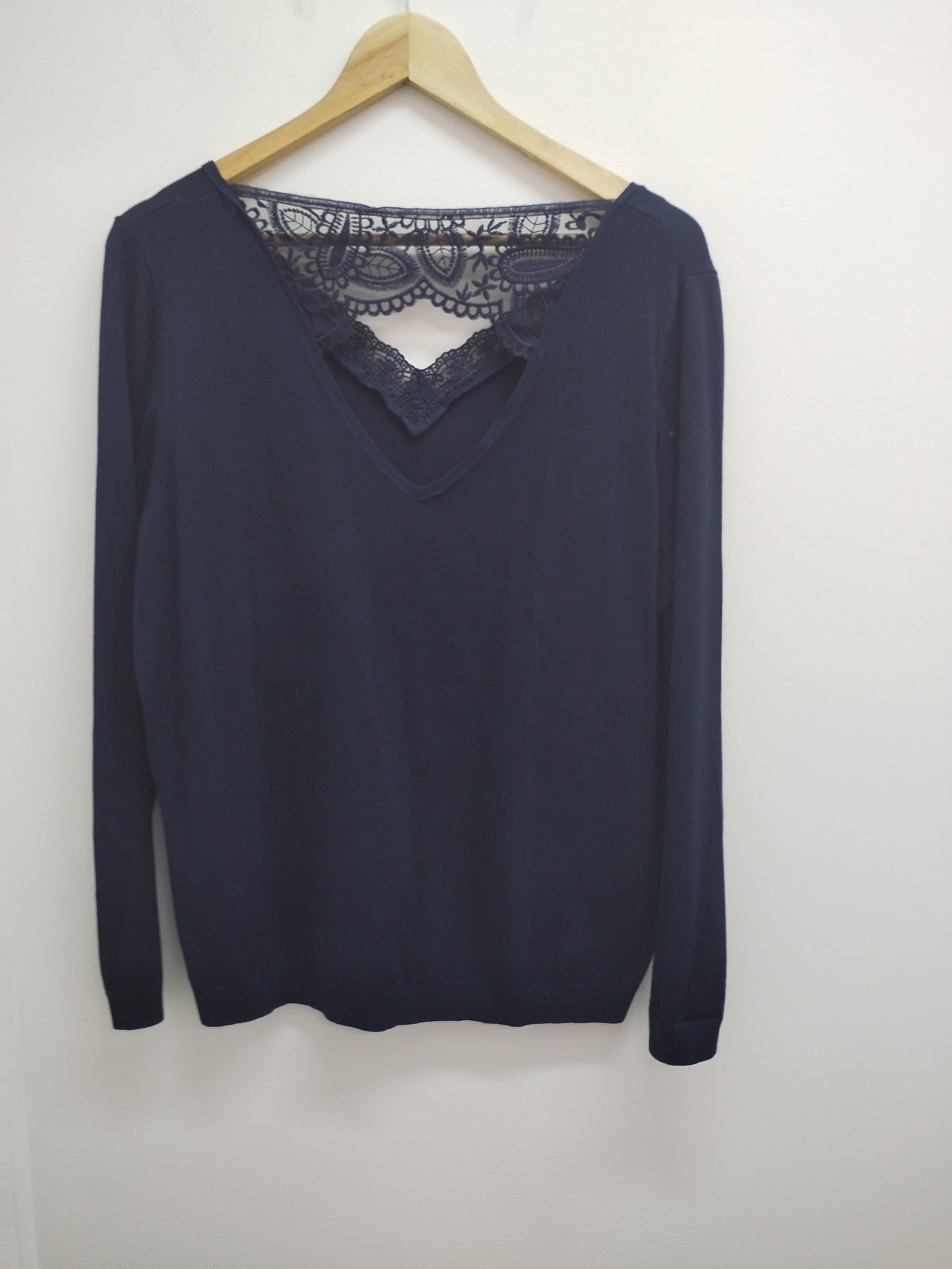 Pull marine avec dentelle Taille XL