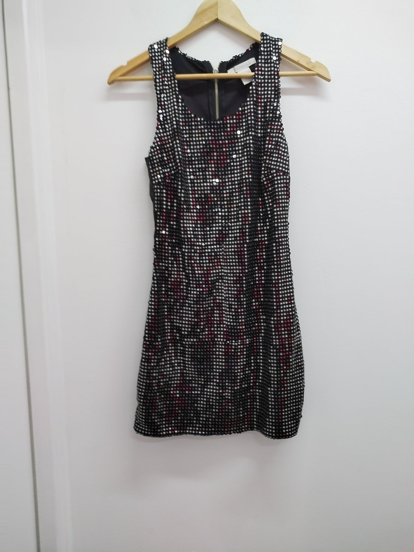 Robe sans manche Charlotte Russ noire avec sequins argentés Taille XS