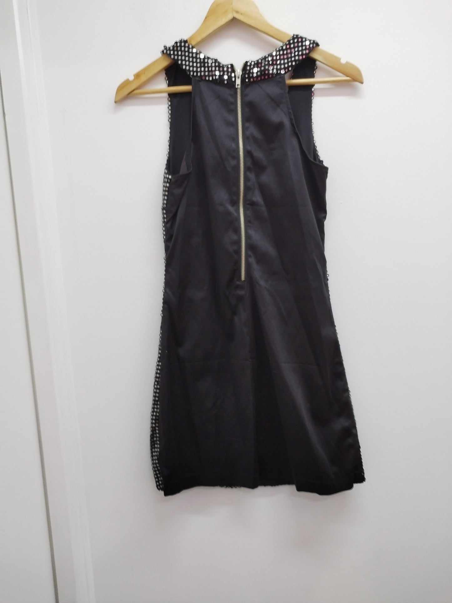 Robe sans manche Charlotte Russ noire avec sequins argentés Taille XS