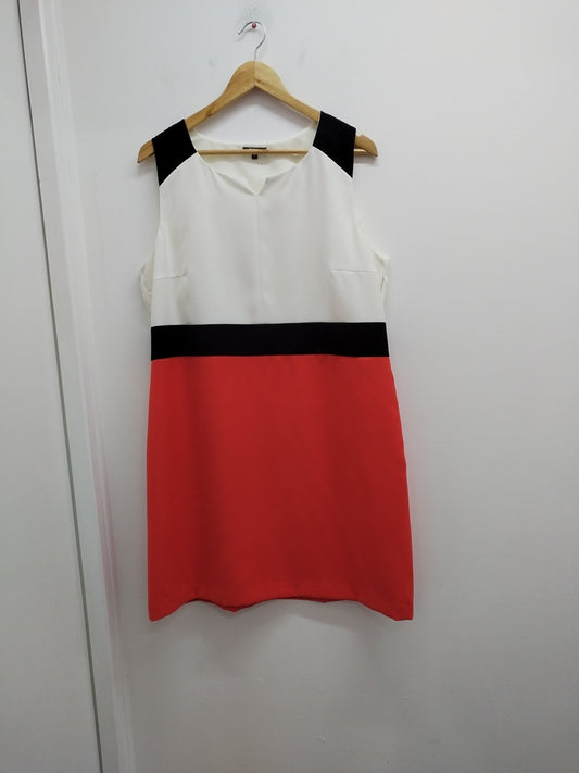 Robe sans manches Grain de Malice blanche, noire et rouge Taille 46