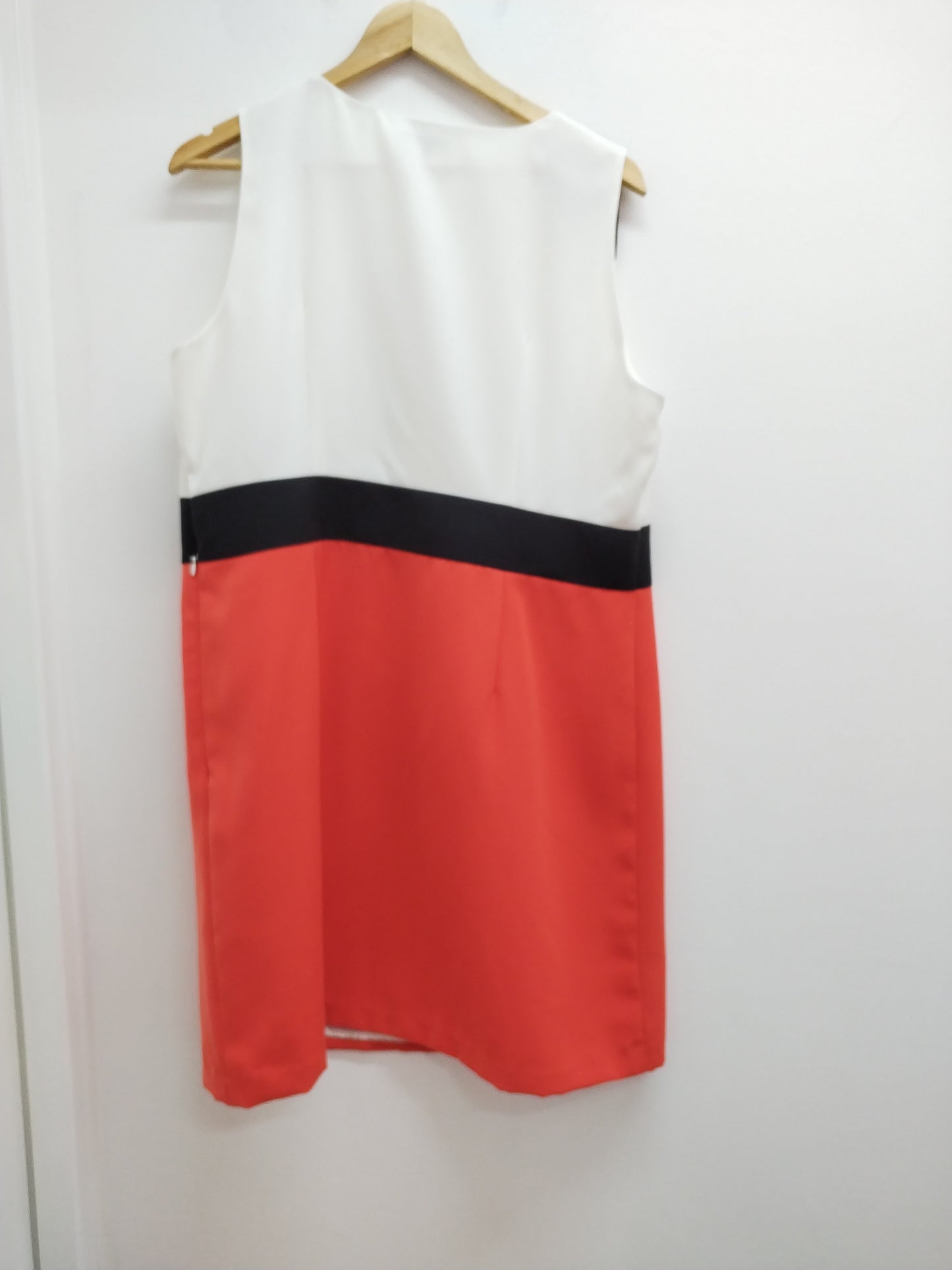 Robe sans manches Grain de Malice blanche, noire et rouge Taille 46