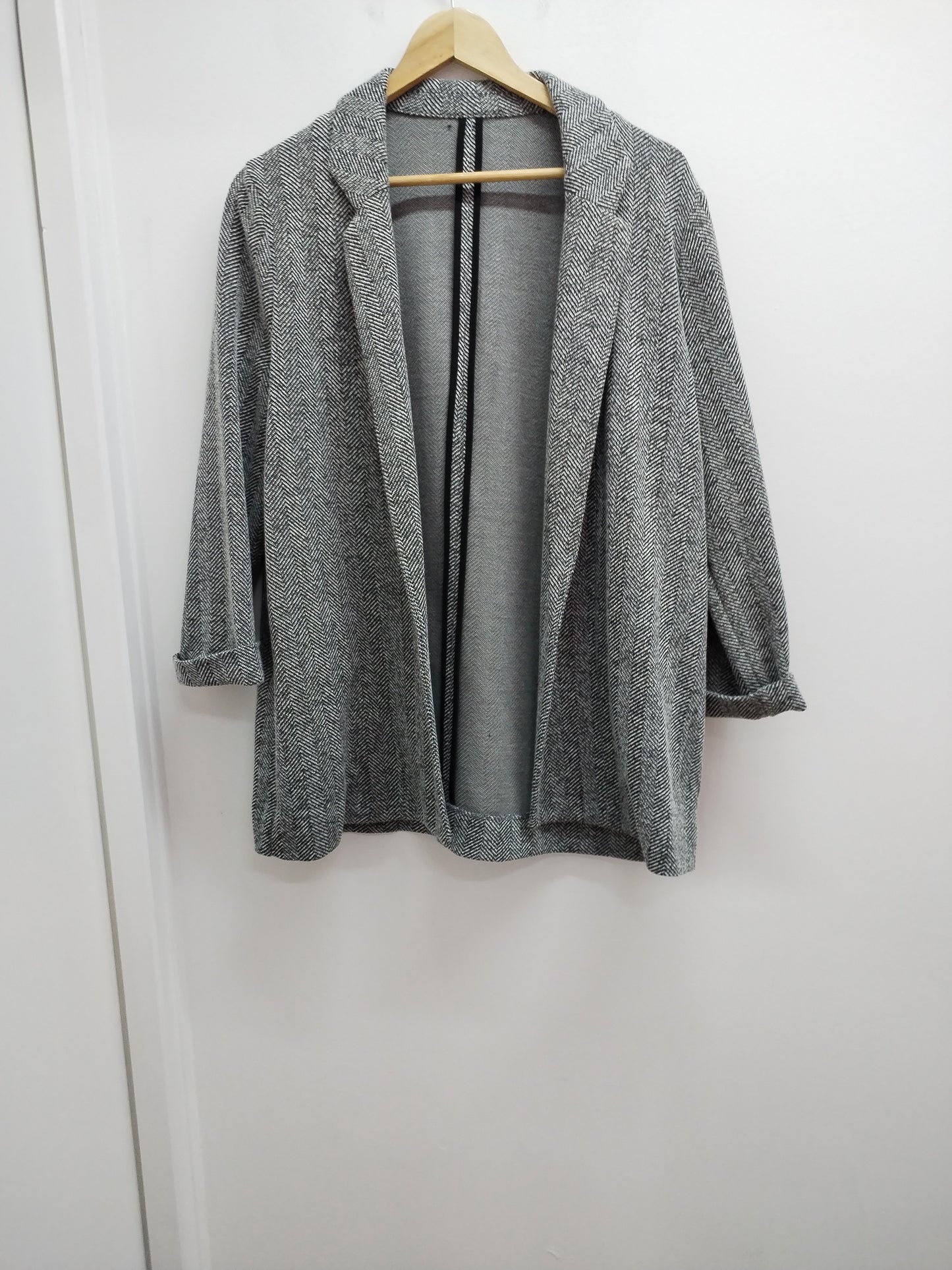 Veste manches 3/4 grise et blanche à motifs géométriques Taille XL