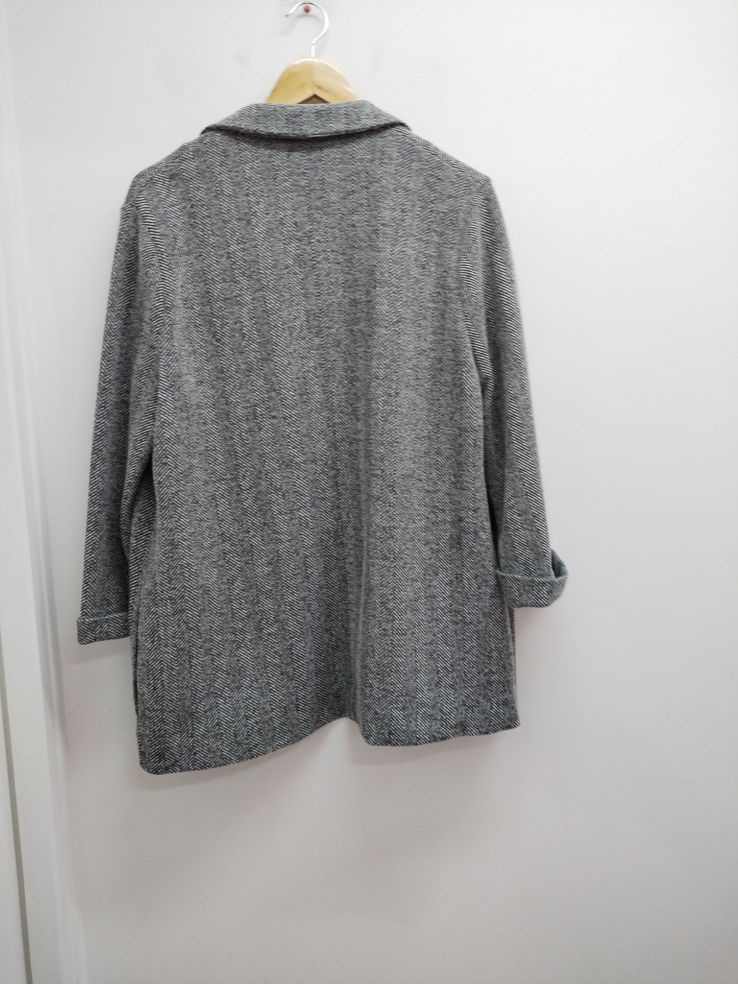 Veste manches 3/4 grise et blanche à motifs géométriques Taille XL