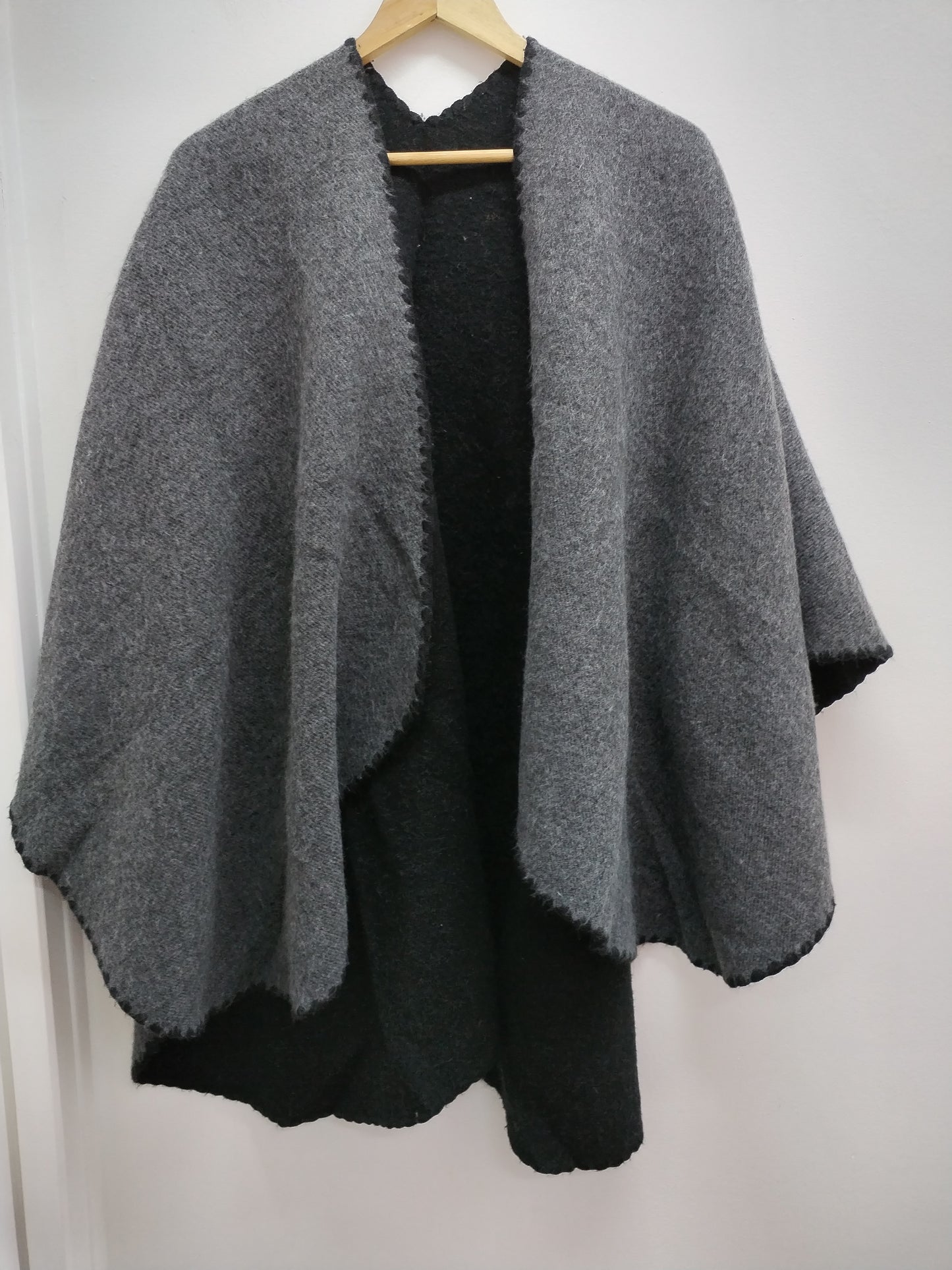 Echarpe châle noire et grise Taille Unique