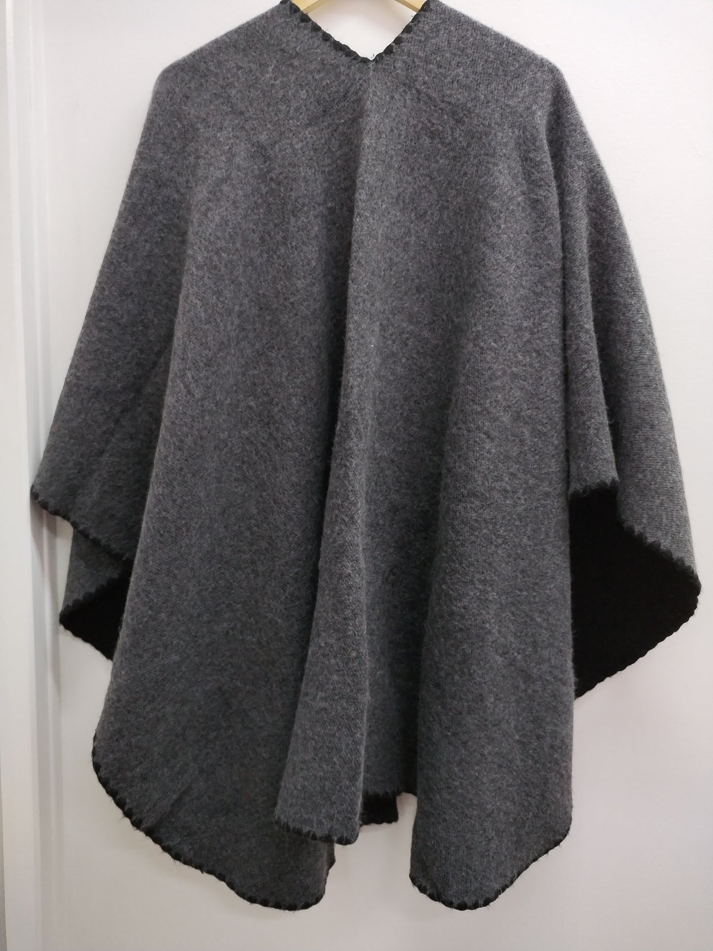 Echarpe châle noire et grise Taille Unique