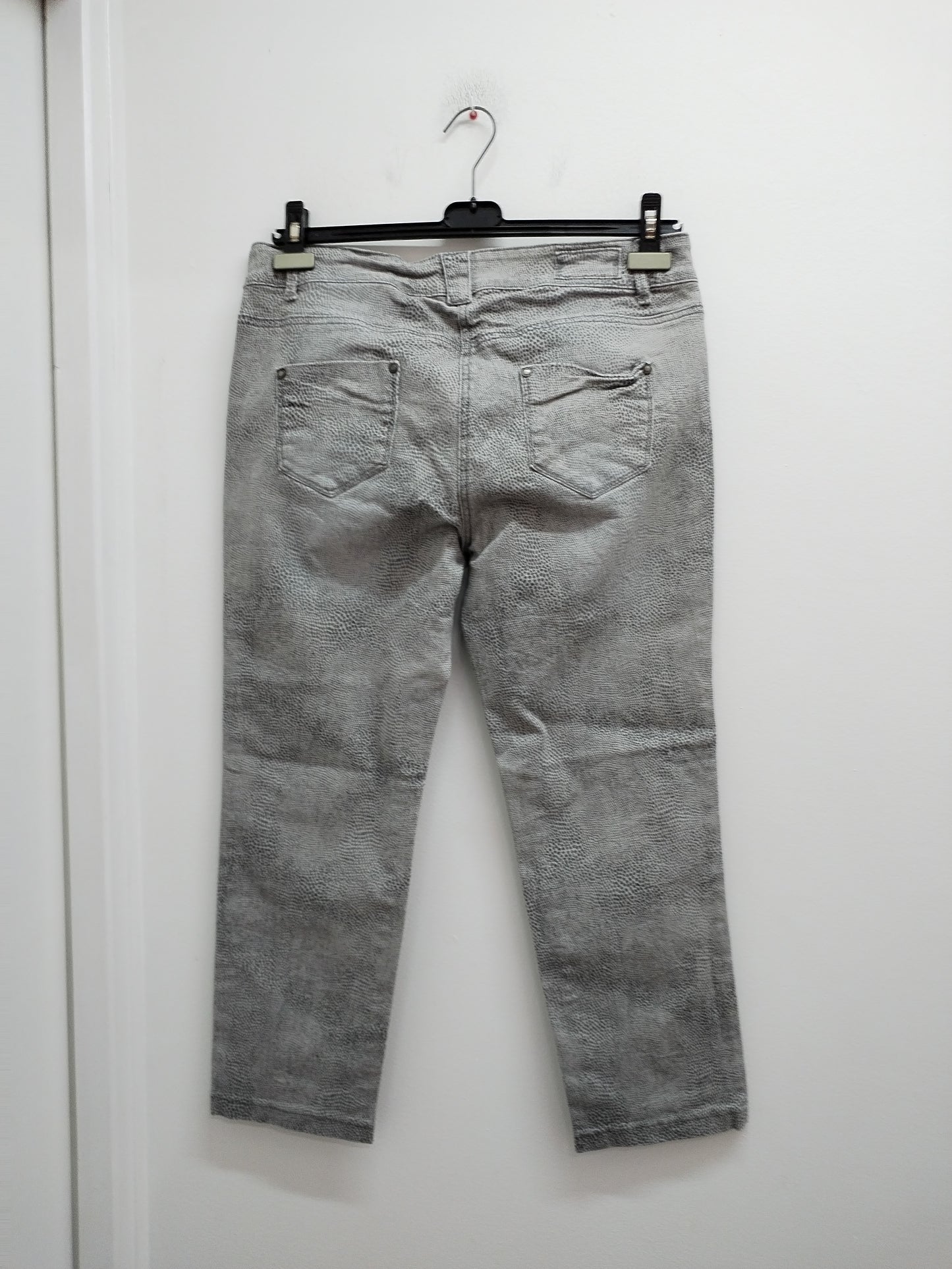 Jeans gris imprimé "serpent" Taille 46