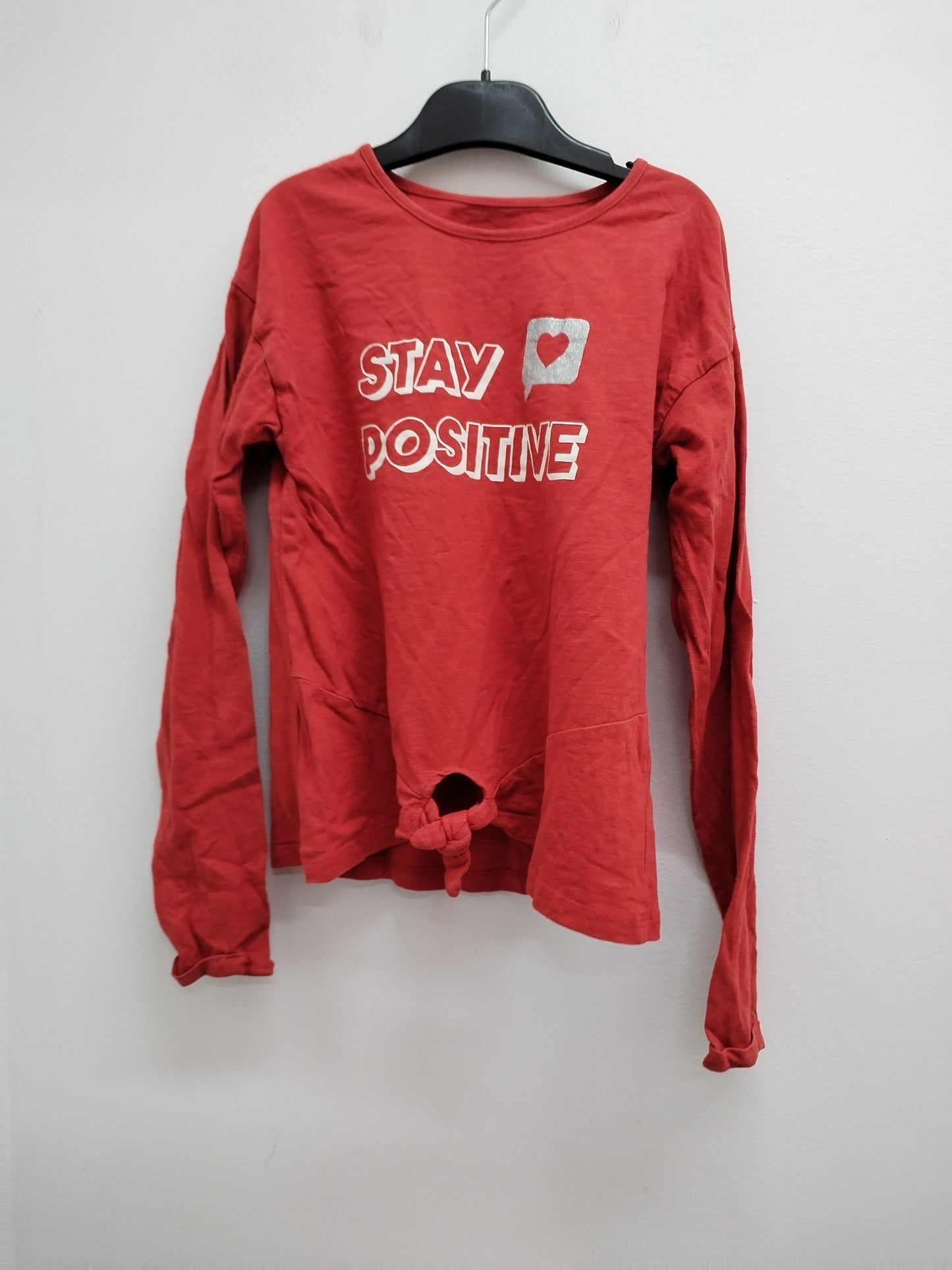 T-shirt manches longues Kiabi à nouer rouge avec impression Taille 10 Ans