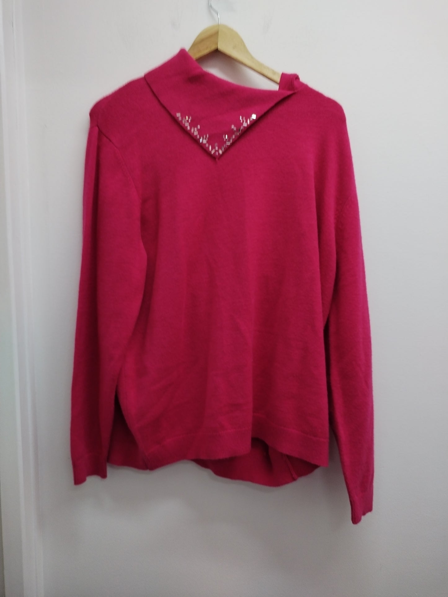 Pull avec col rose fuchsia avec strass Taille XL