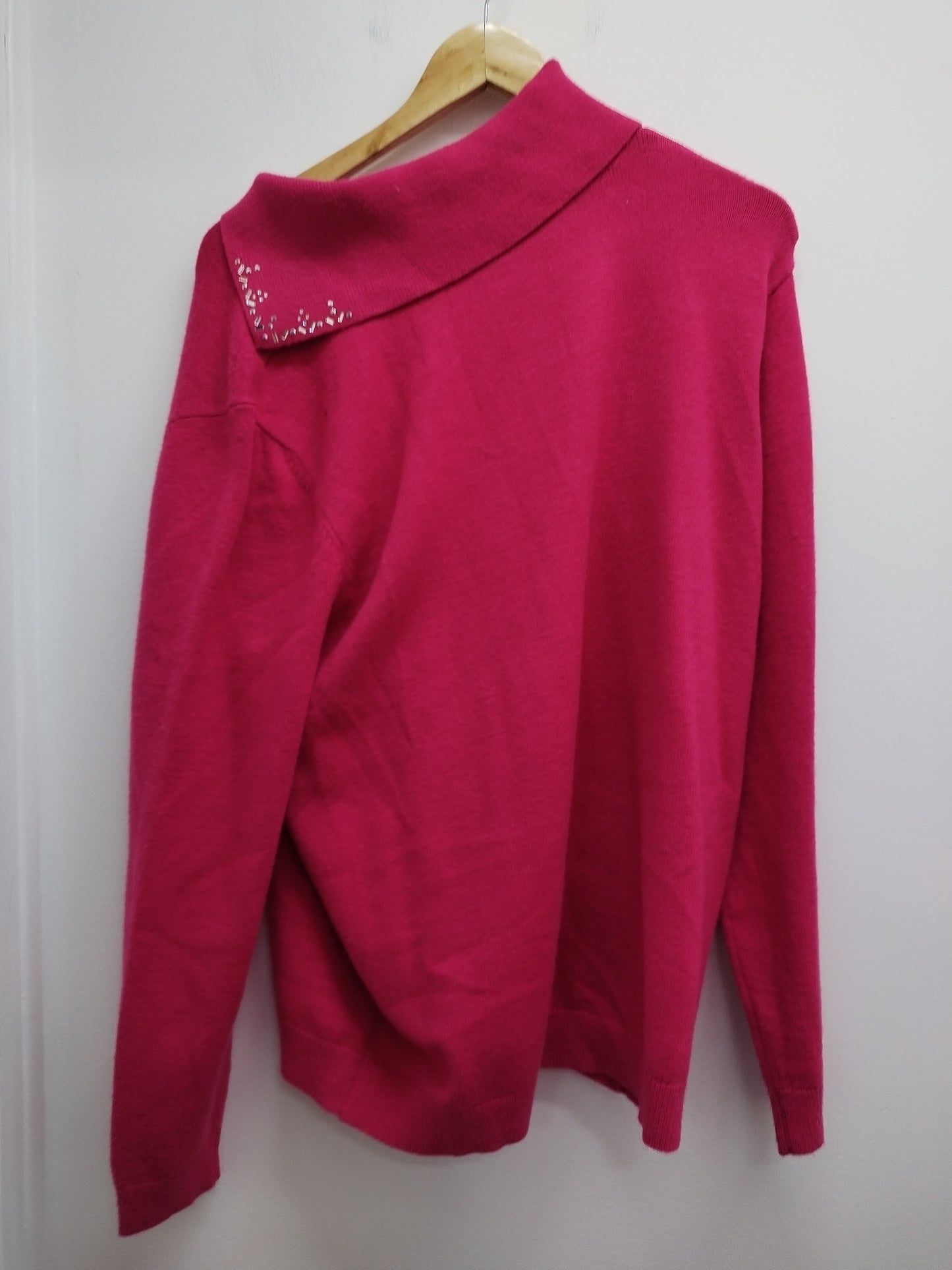 Pull avec col rose fuchsia avec strass Taille XL