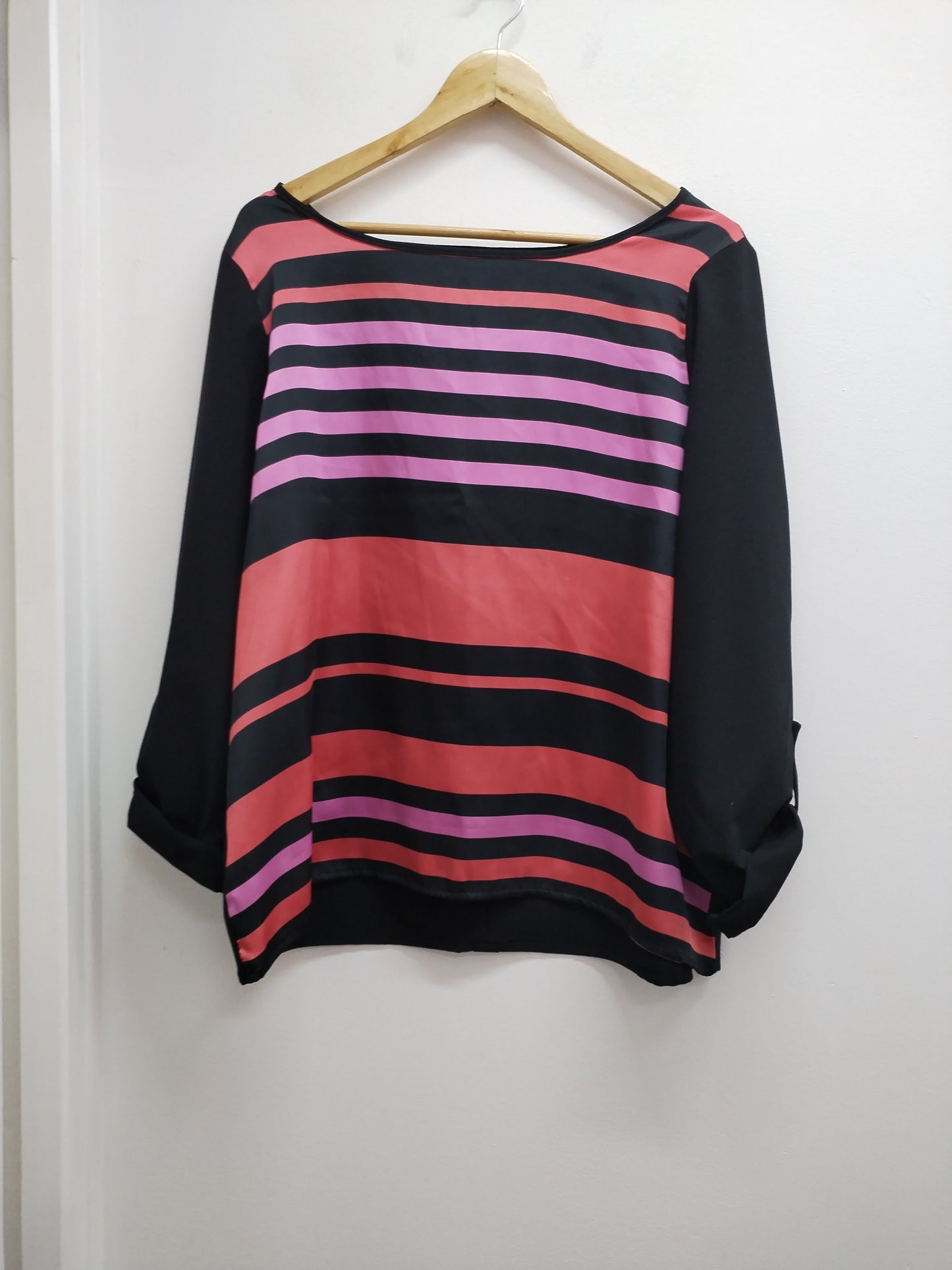 Tunique manches longues noire rayée rouge et rose Taille XL