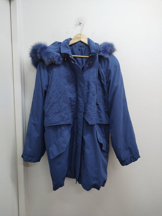 Doudoune à capuche bleue avec broderie et fausse fourrure Taille XL
