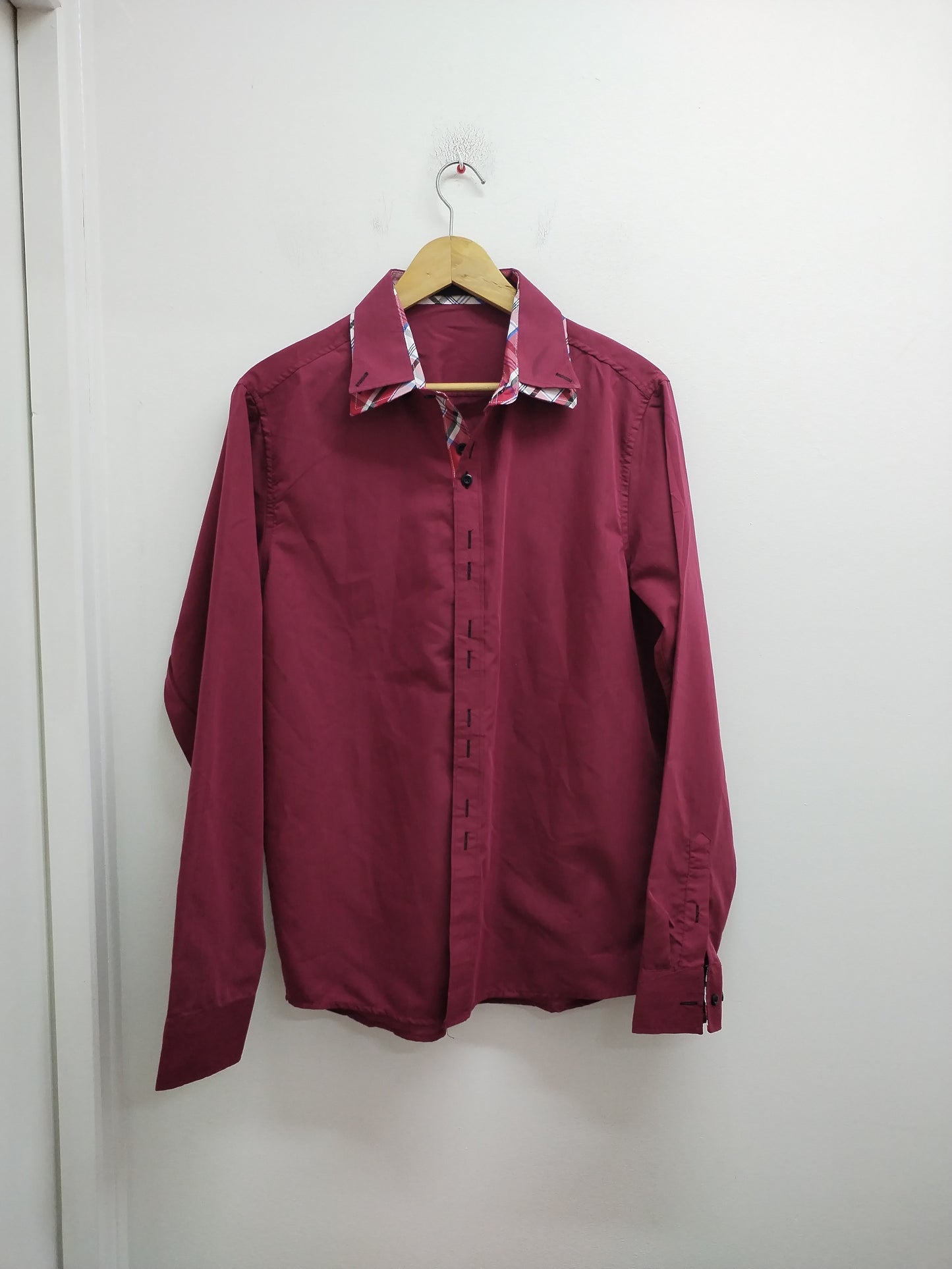 Chemise bordeaux avec double col Taille M
