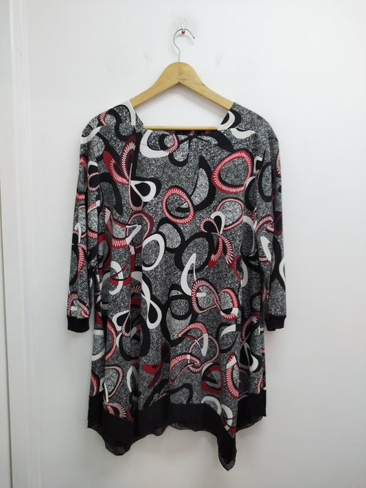 Robe tunique manches 3/4 noire, blanche et rouge imprimée Taille XL