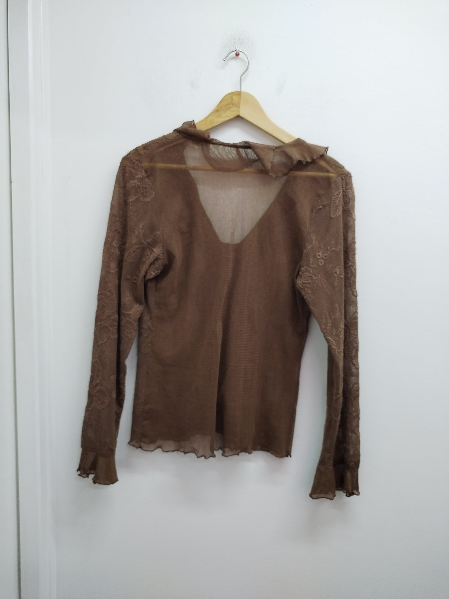 Chemise mailles ajourées marron avec col et dentelle Taille M