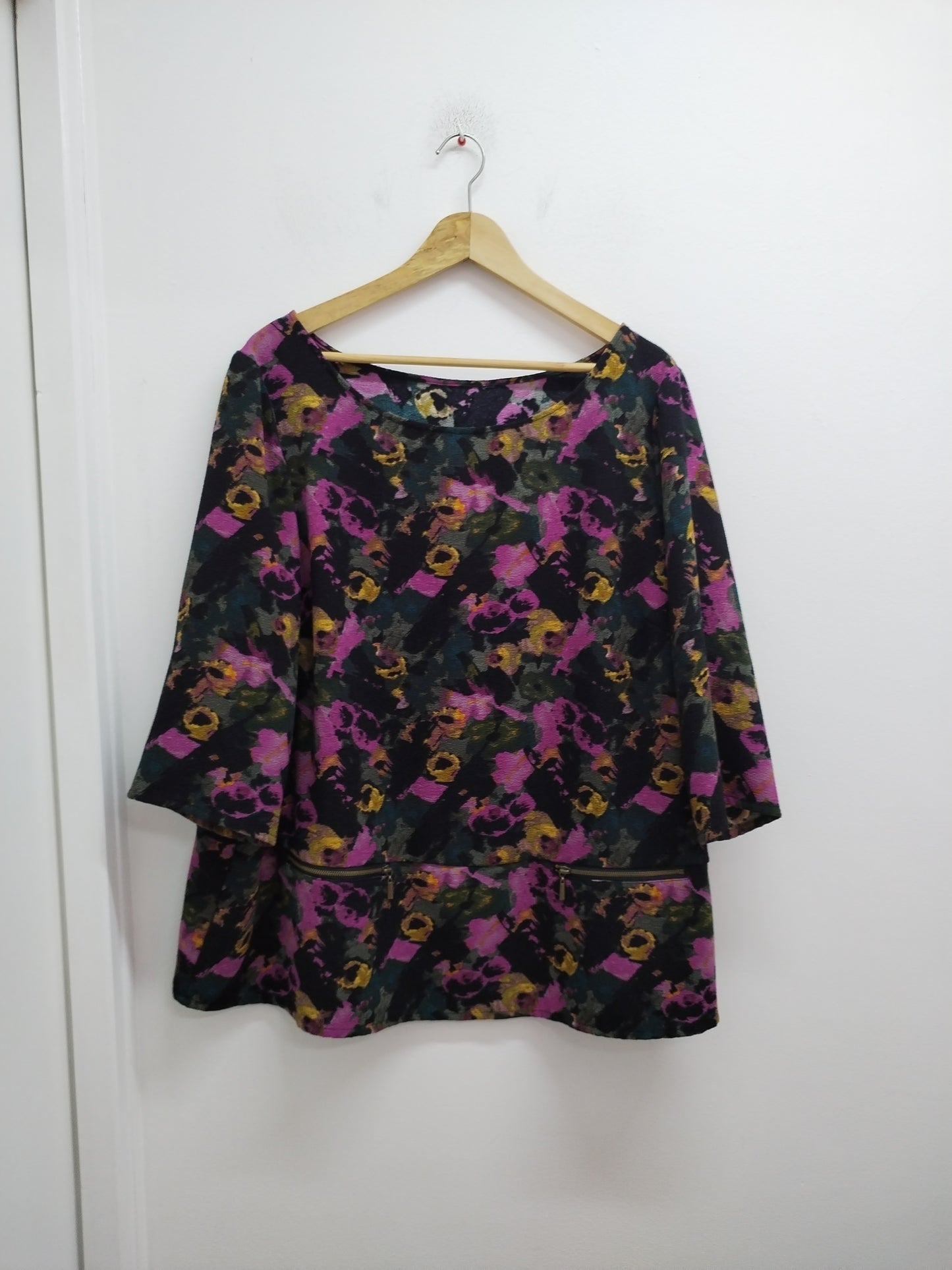 Tunique manches 3/4 noire fleurie Taille 2XL