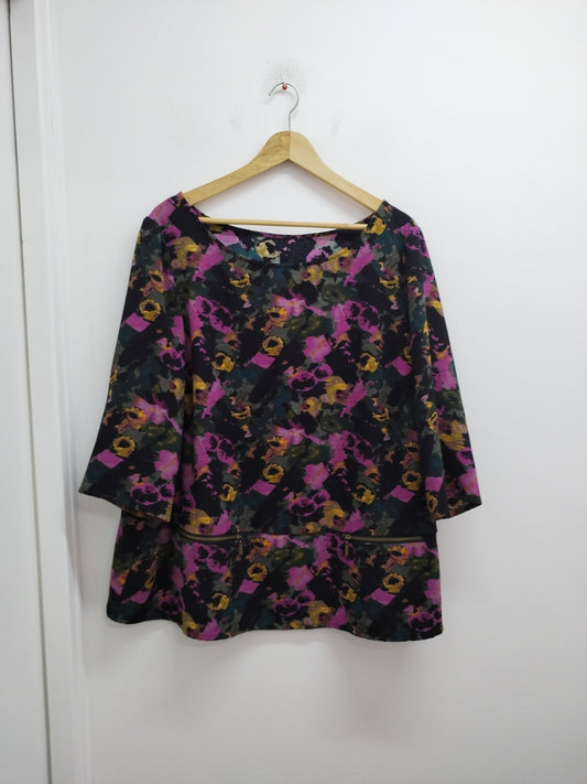 Tunique manches 3/4 noire fleurie Taille 2XL