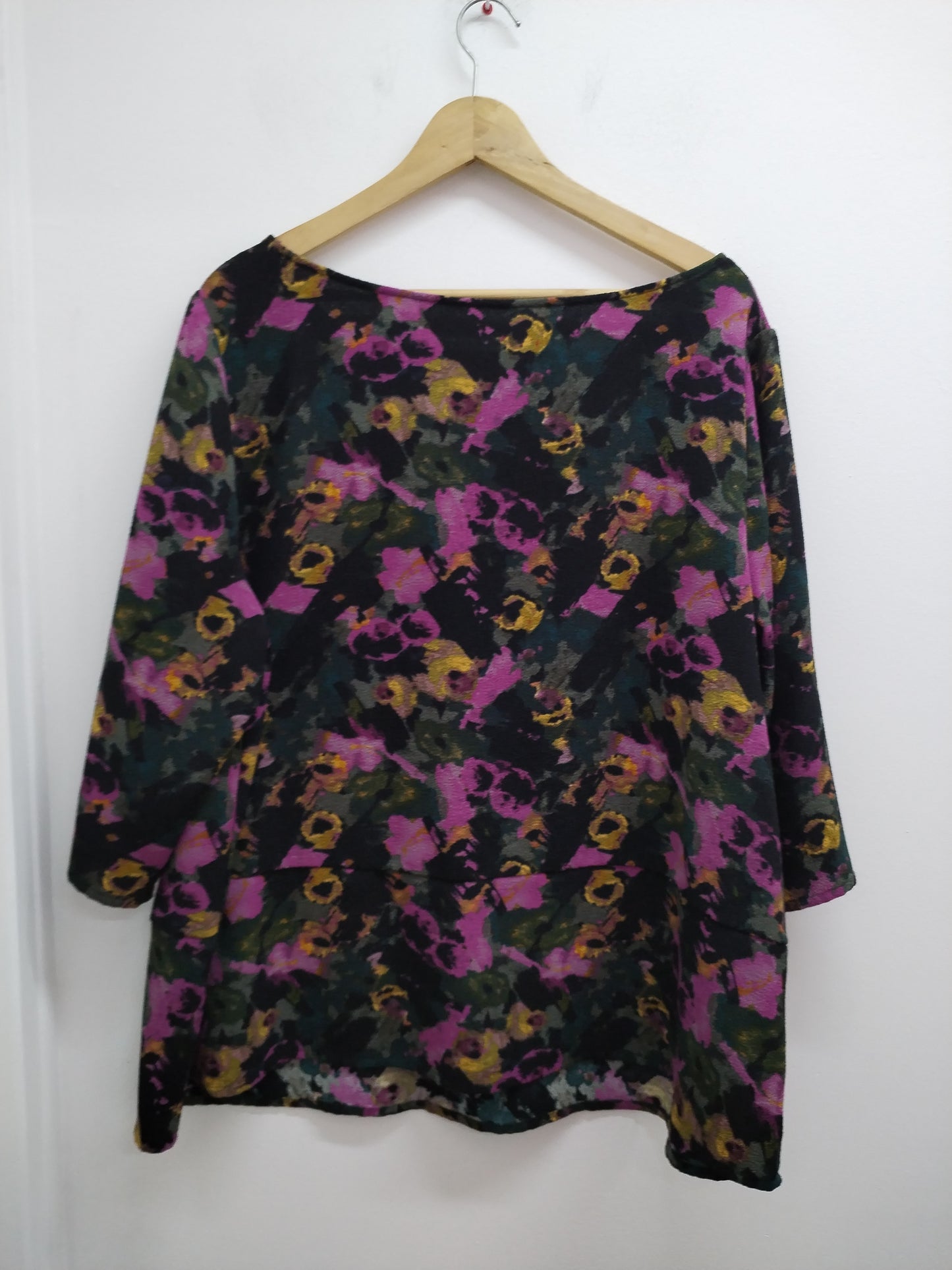 Tunique manches 3/4 noire fleurie Taille 2XL