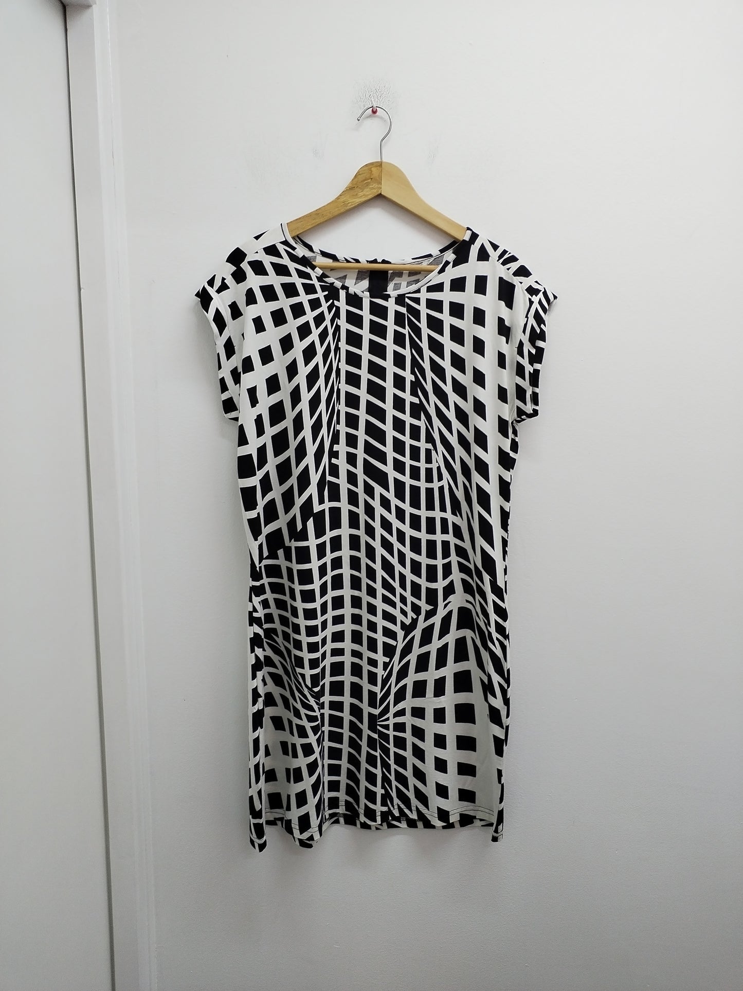 Robe manches courtes noire et blanche Taille L