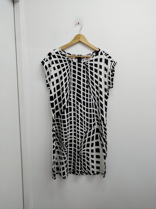 Robe manches courtes noire et blanche Taille L