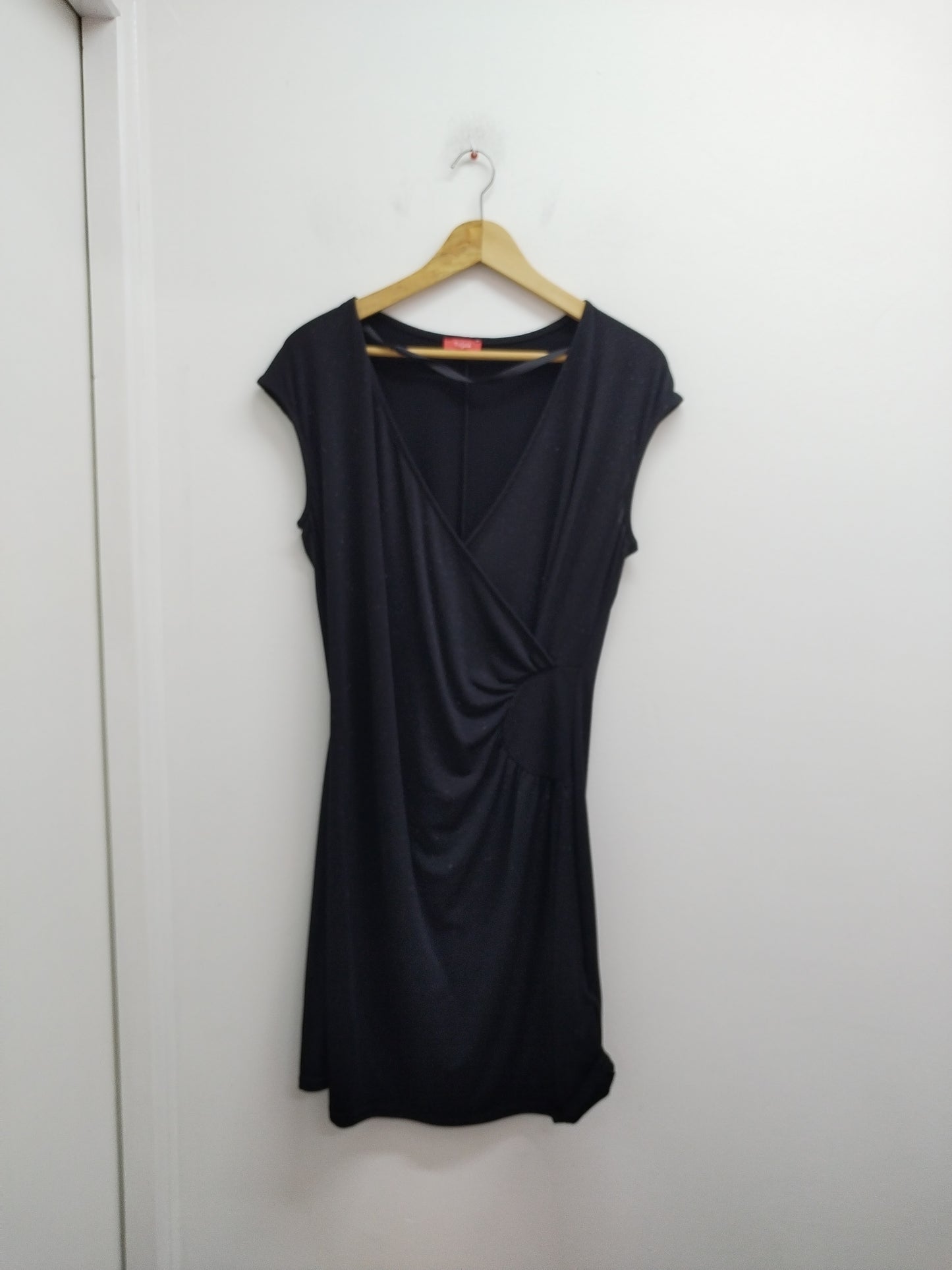 Robe sans manche Tissaia noire pailletée Taille L