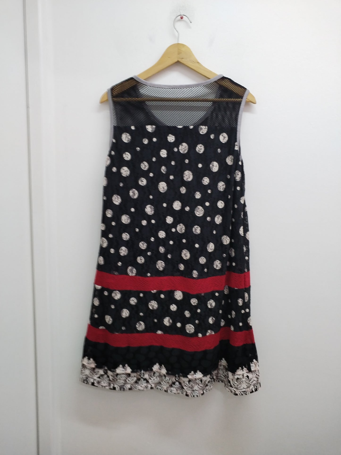 Robe sans manches noire et rouge à pois blancs Taille XL