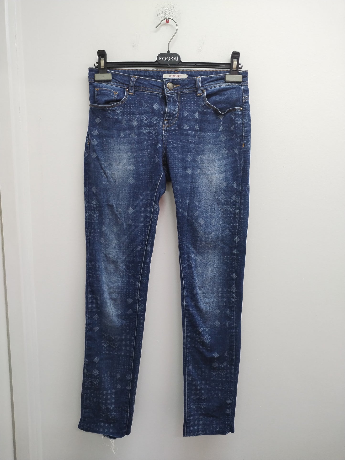 Jeans Camaïeu bleu avec motifs délavés Taille 36