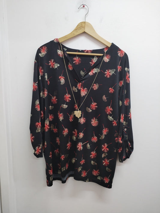 Tunique manches 3/4 noire fleurie avec collier Taille XL