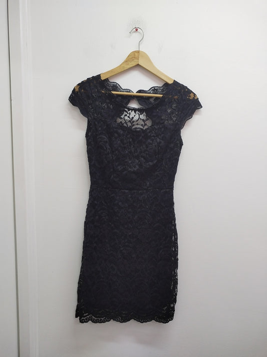 Robe manches courtes noire en dentelle Taille S/M