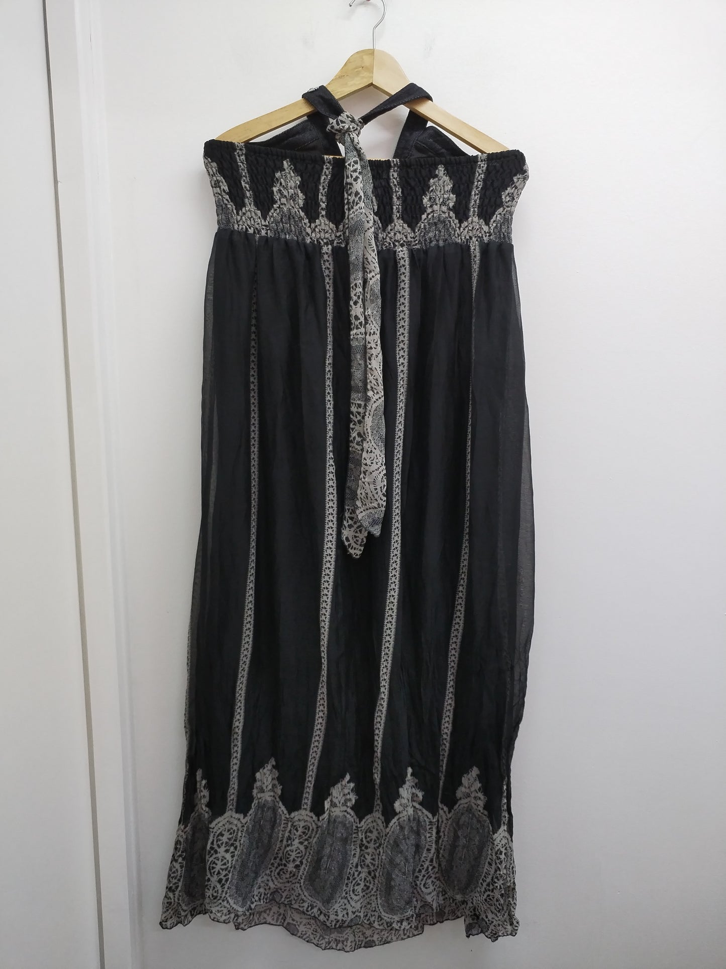 Robe longue dos nu Solange noire et grise à motifs Taille Unique