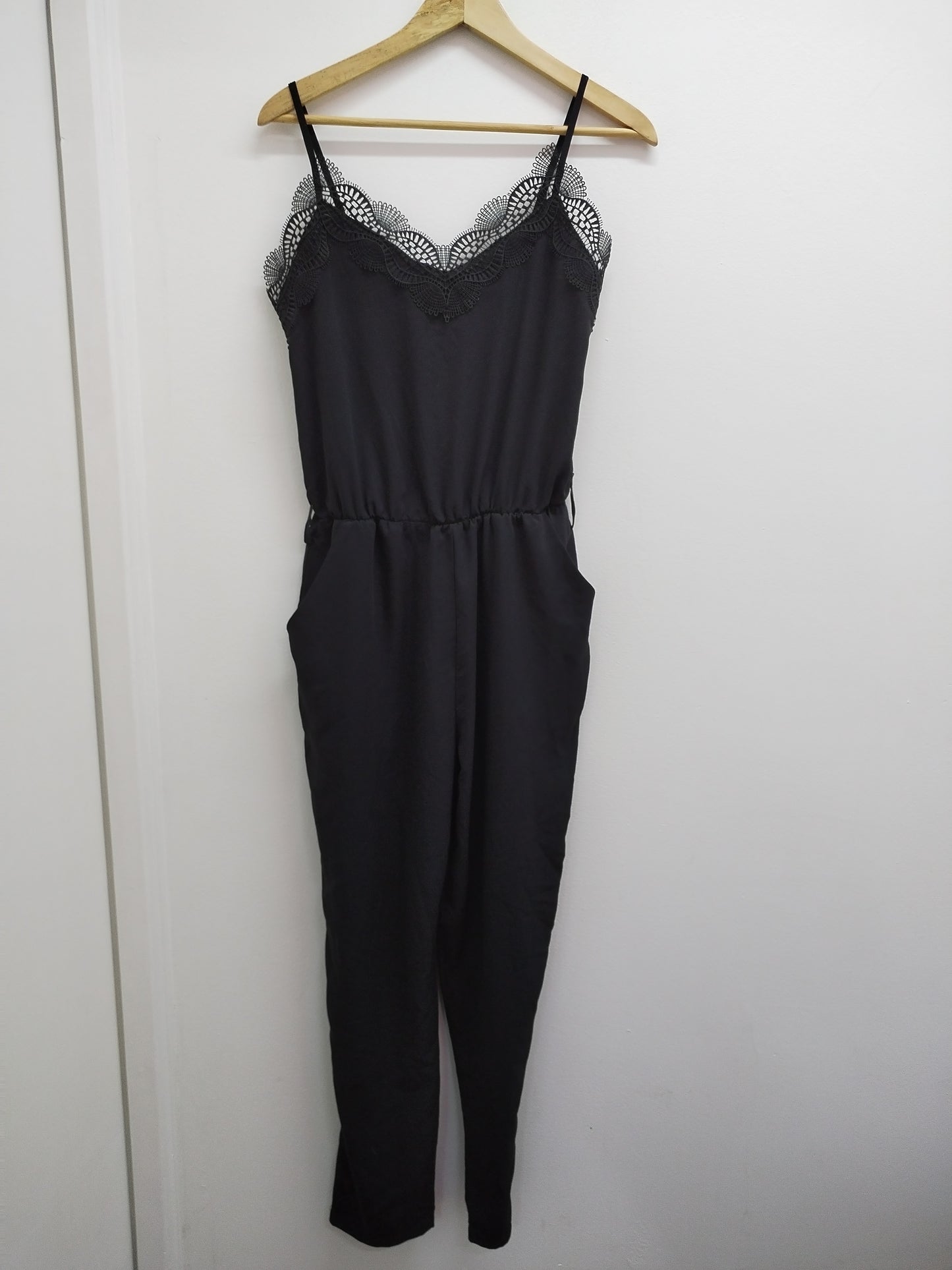 Combinaison à bretelles Jovial noire avec dentelle Taille S