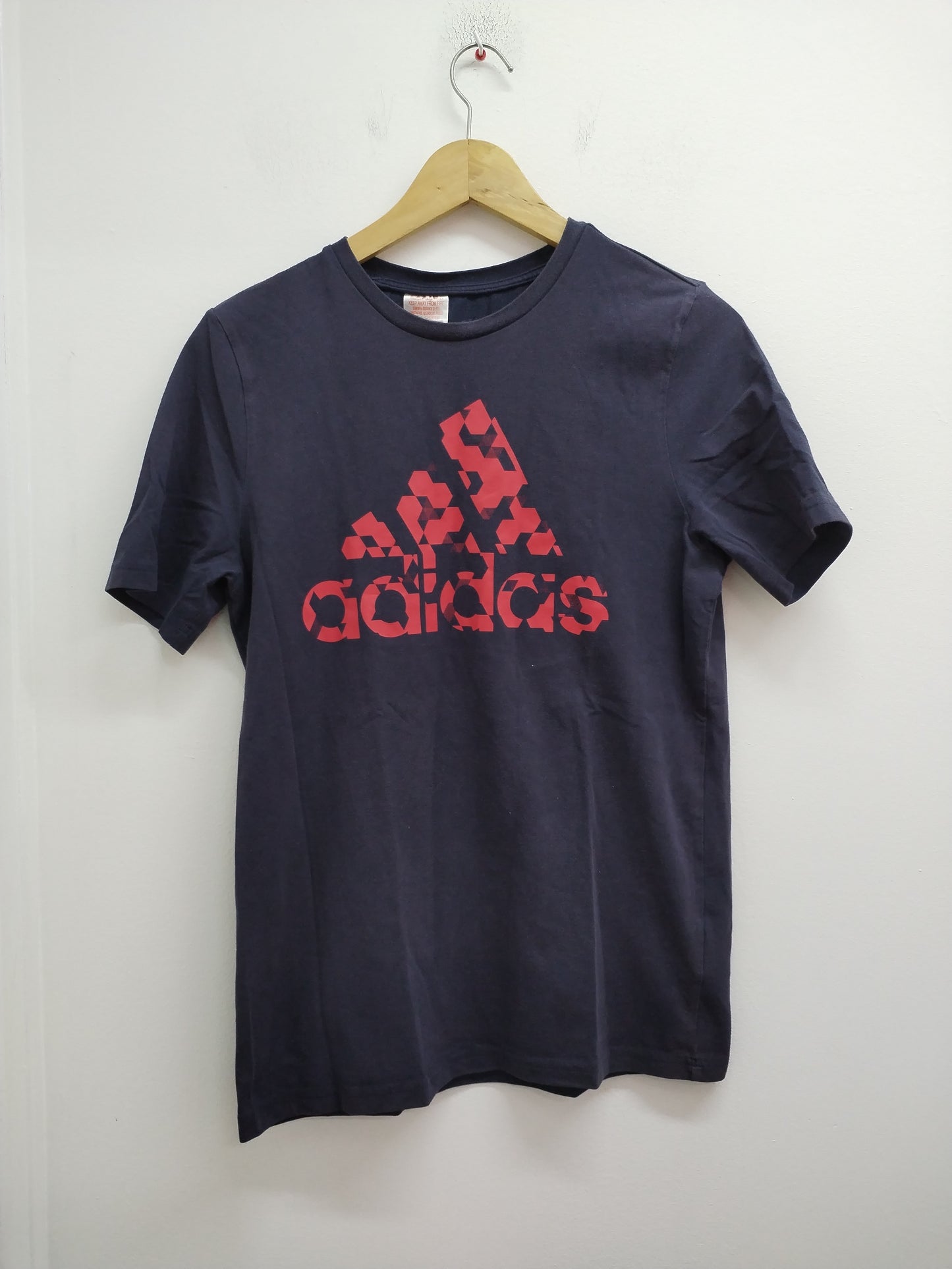 T-shirt Adidas marine avec impression Taille 14/15 Ans