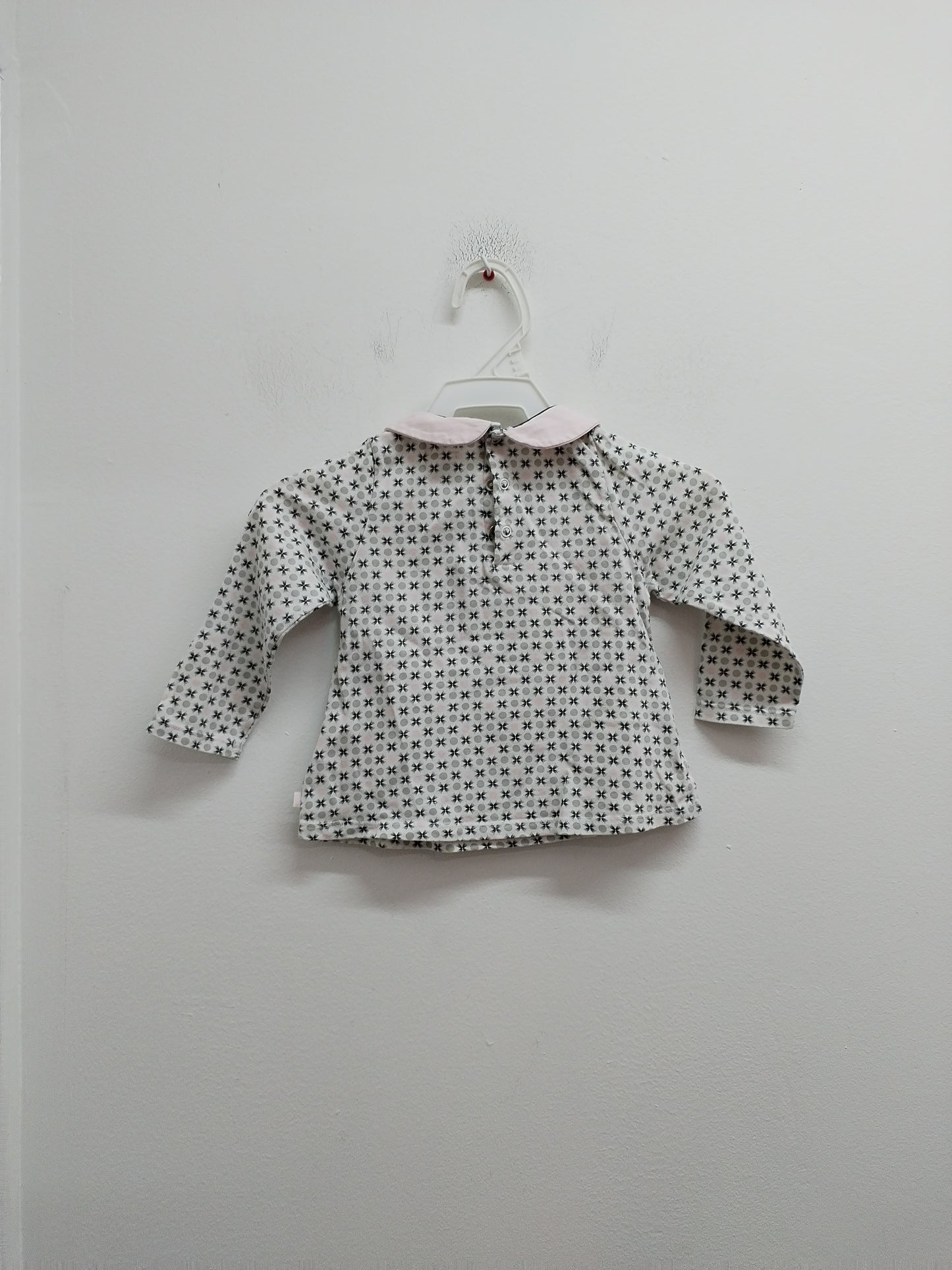 T-shirt manches longues avec col Obaïbi blanc à motifs Taille 18 Mois