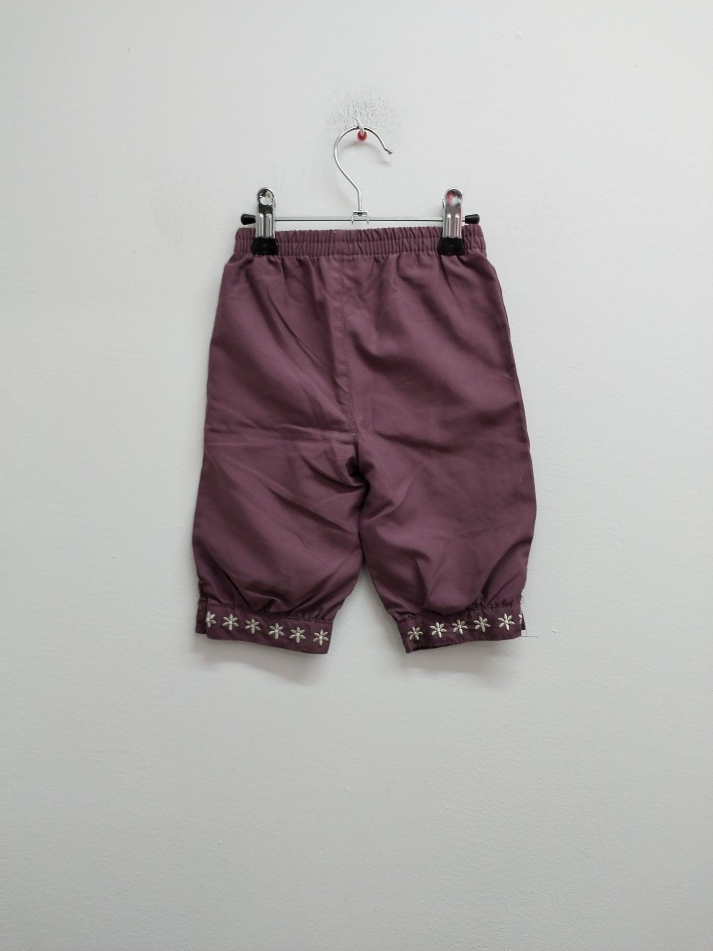 Pantalon prune avec broderie Taille 6 Mois