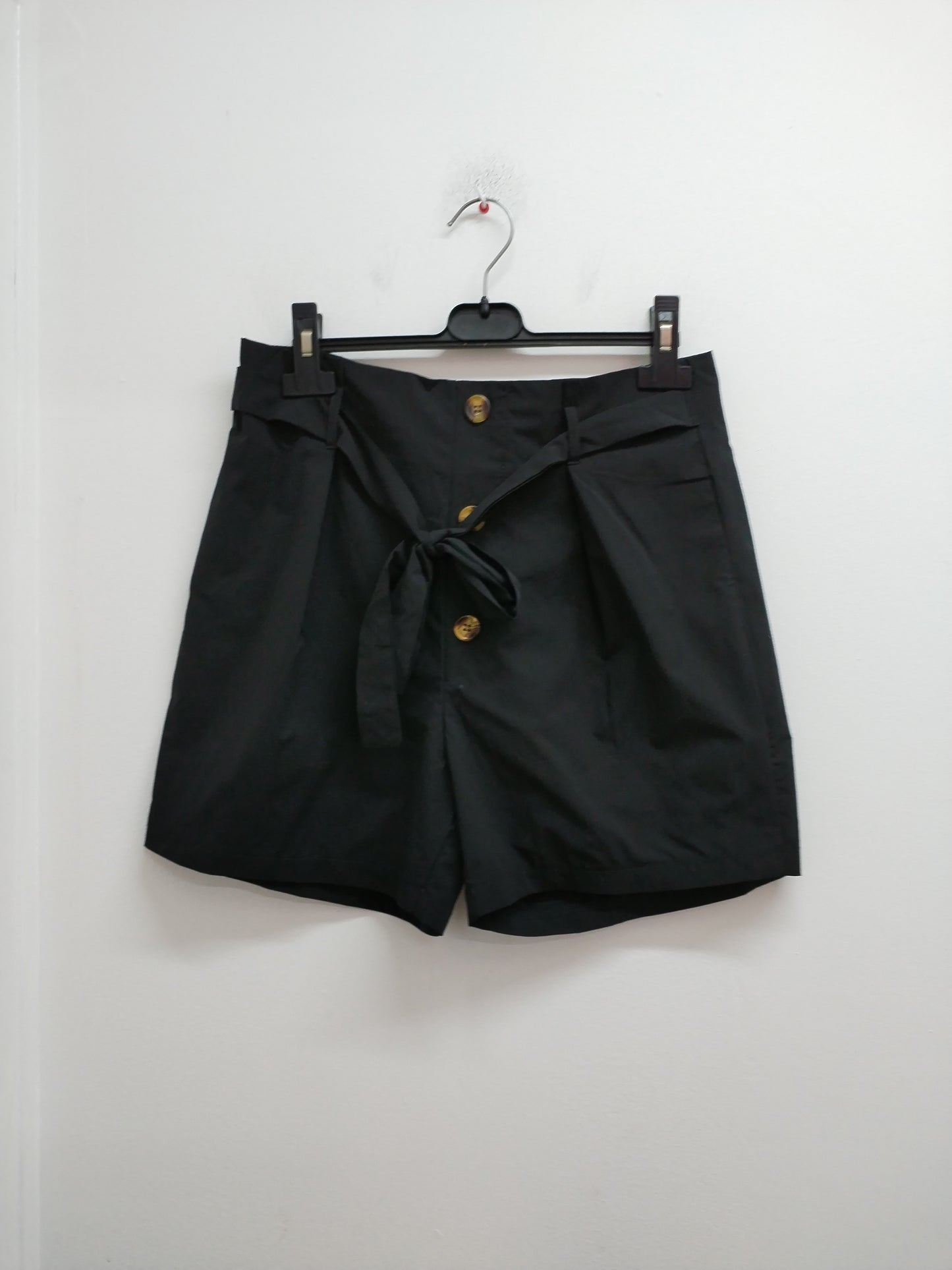 Short avec ceinture et boutons noir Taille M