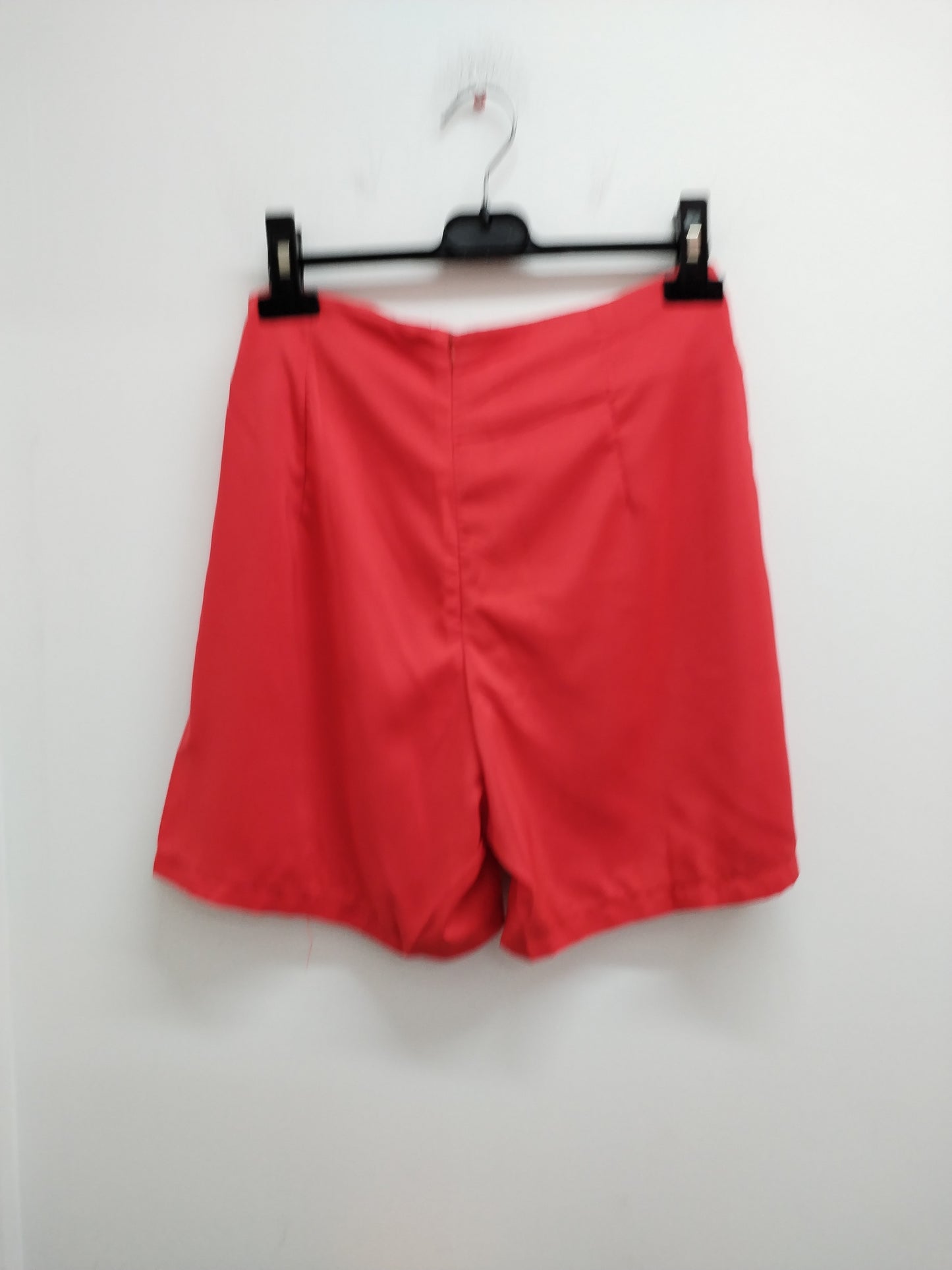 Short avec ceinture et boutons rouge Taille M