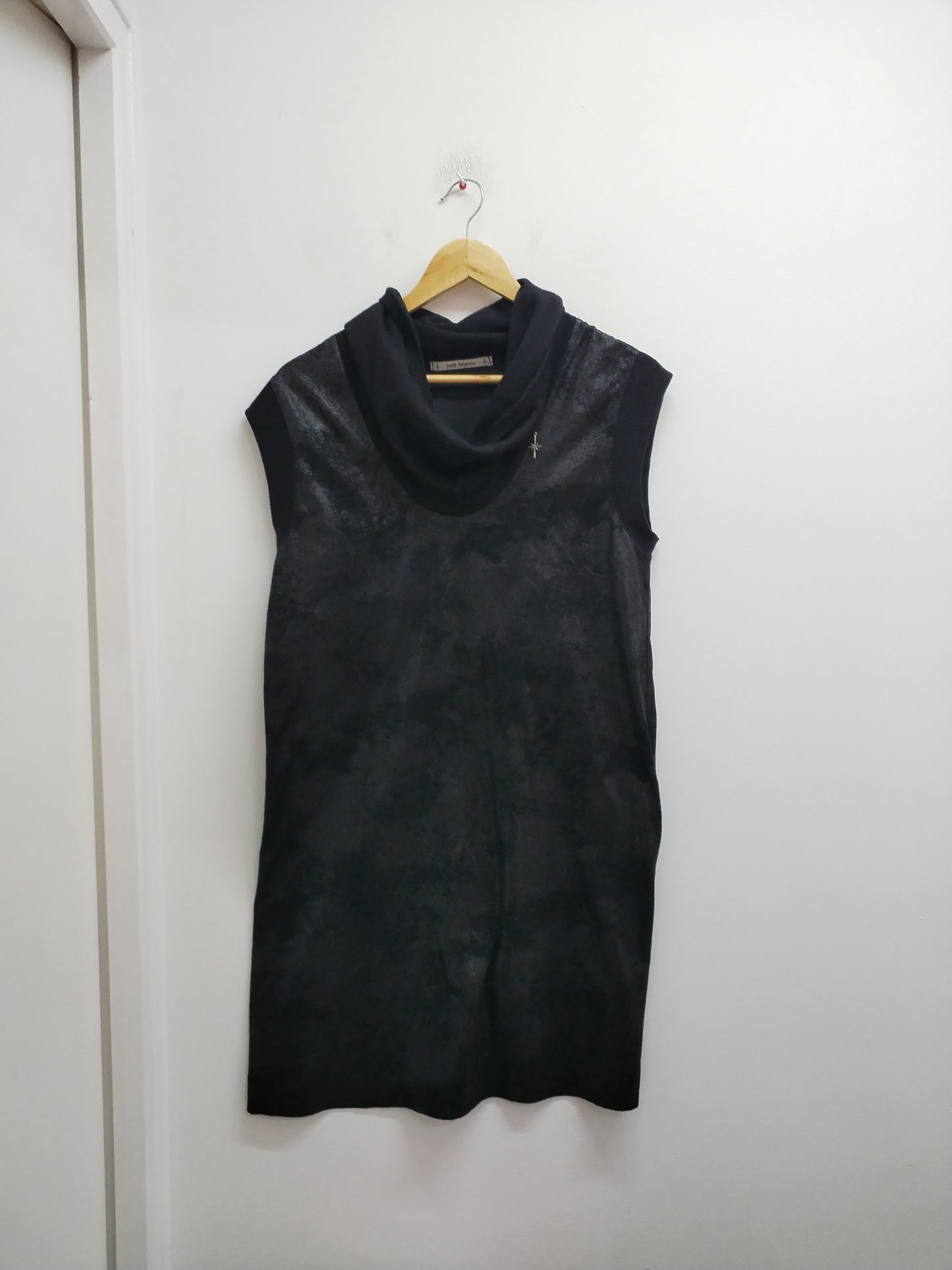 Robe manches courtes avec col Petit Baigneur noire brillante Taille 40