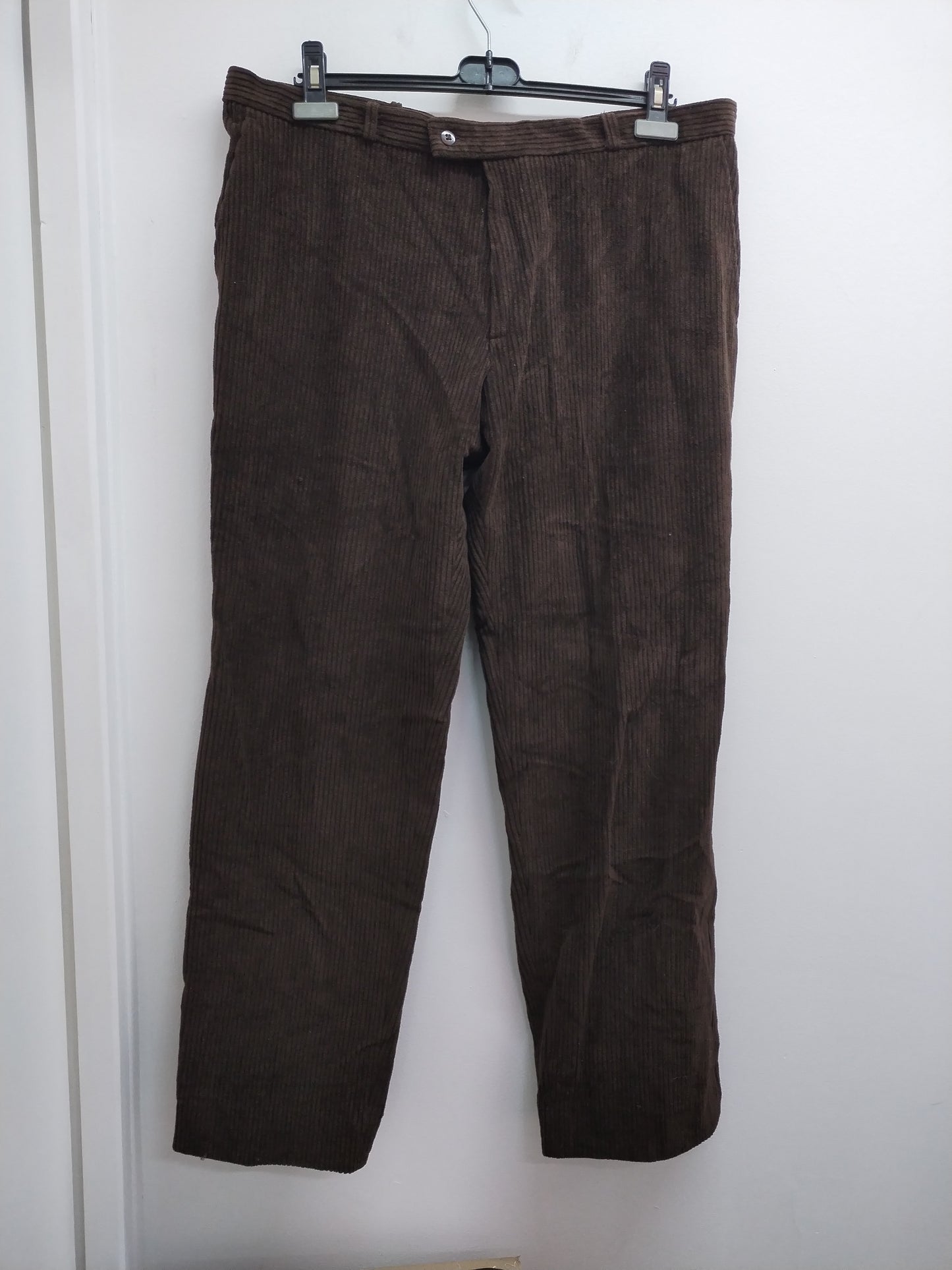 Pantalon en velours côtelé marron Taille 48