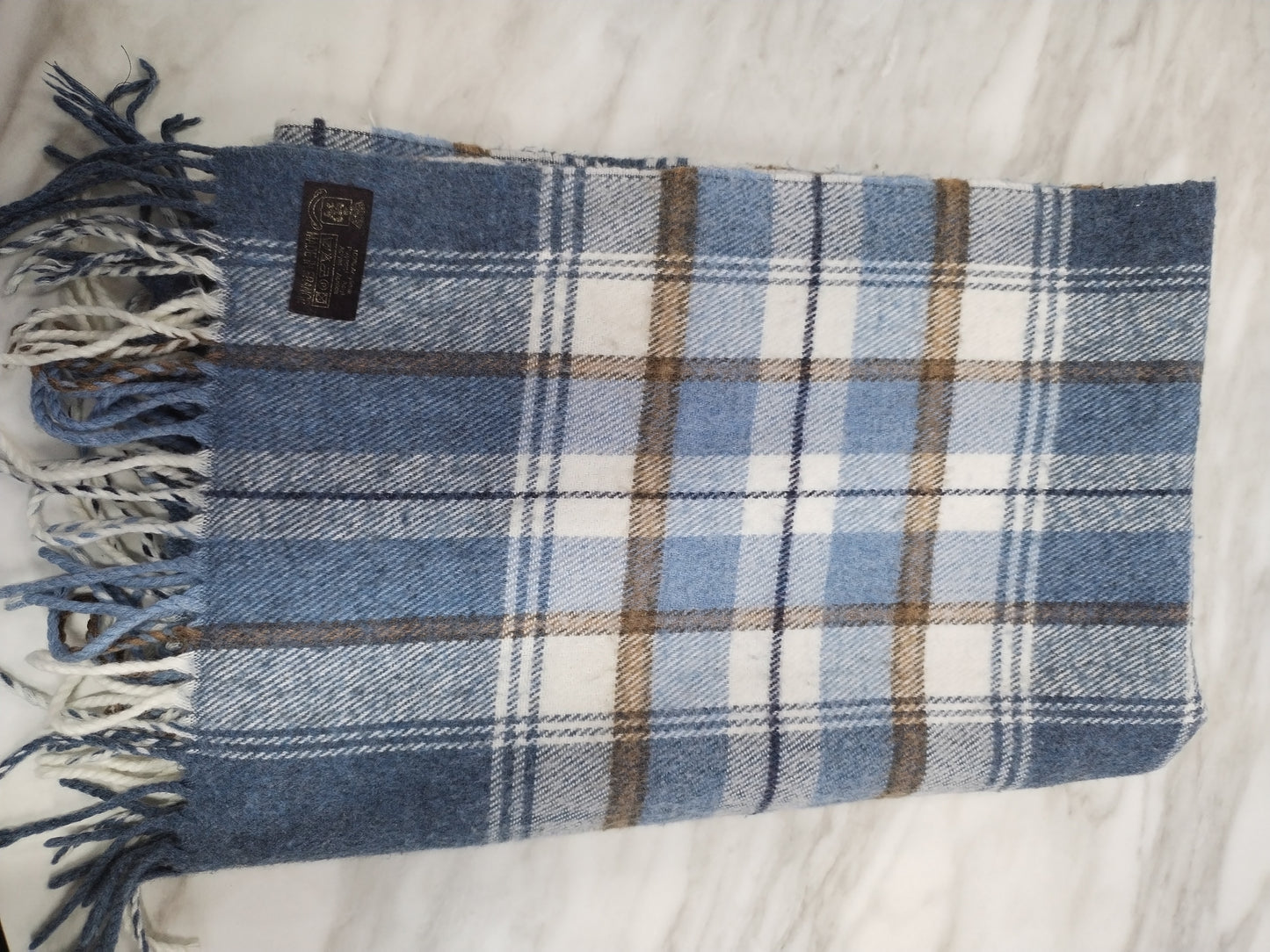 Echarpe bleue à carreaux