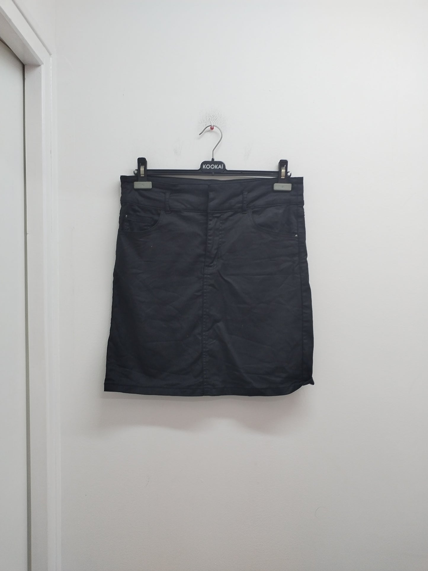 Jupe courte Cache-Cache noire brillante Taille 42