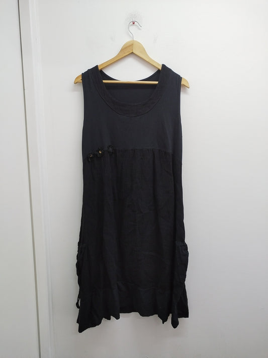 Robe sans manches noire avec broderie Taille XL