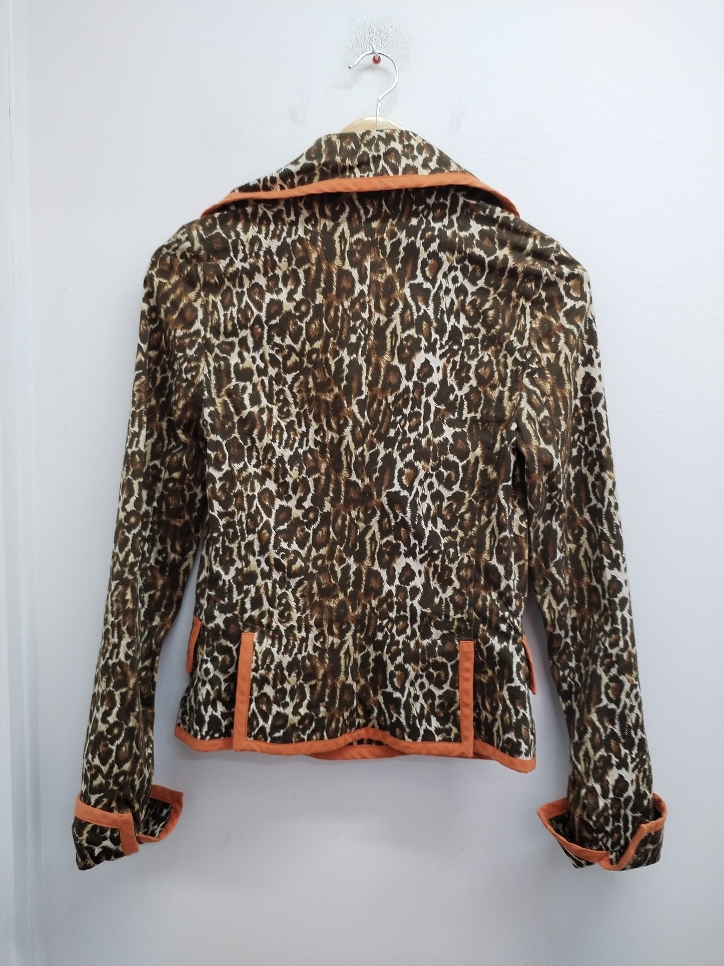 Veste imprimée léopard avec liseré orange Taille XS