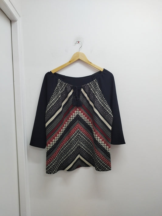 Tunique manches 3/4 noire et à motifs Taille L