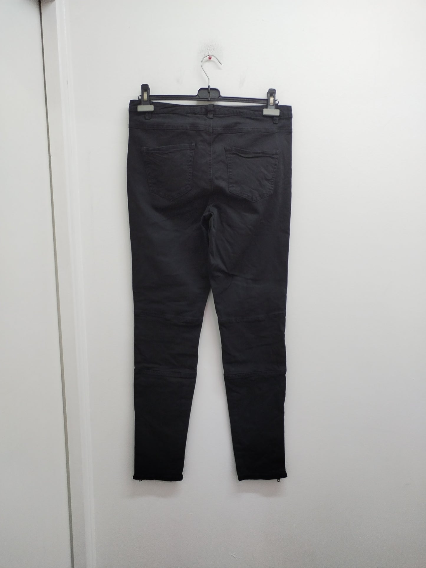 Jeans Vila noir avec fermetures Taille 42