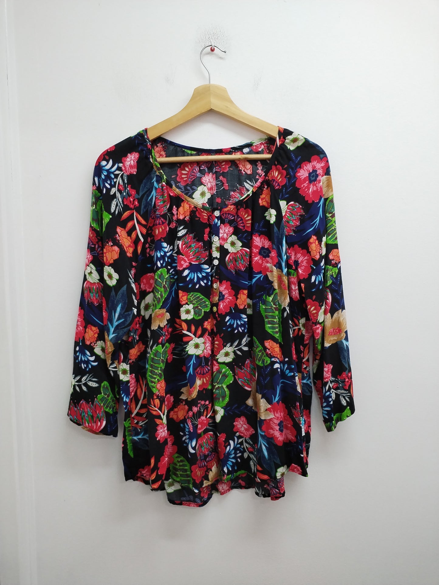 Tunique manches 3/4 noire fleurie Taille XL