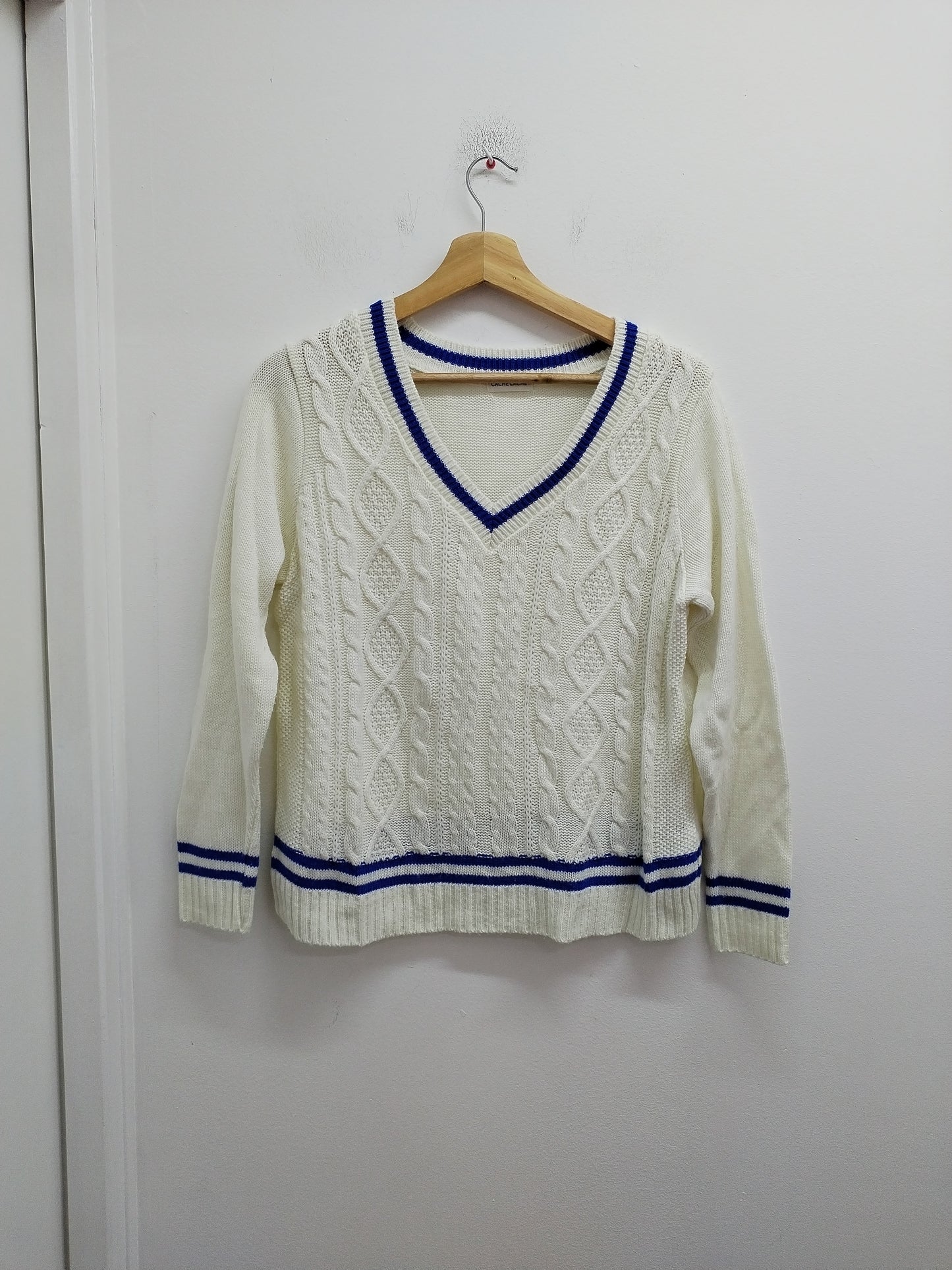 Pull Cache-Cache blanc avec liseré bleu Taille M