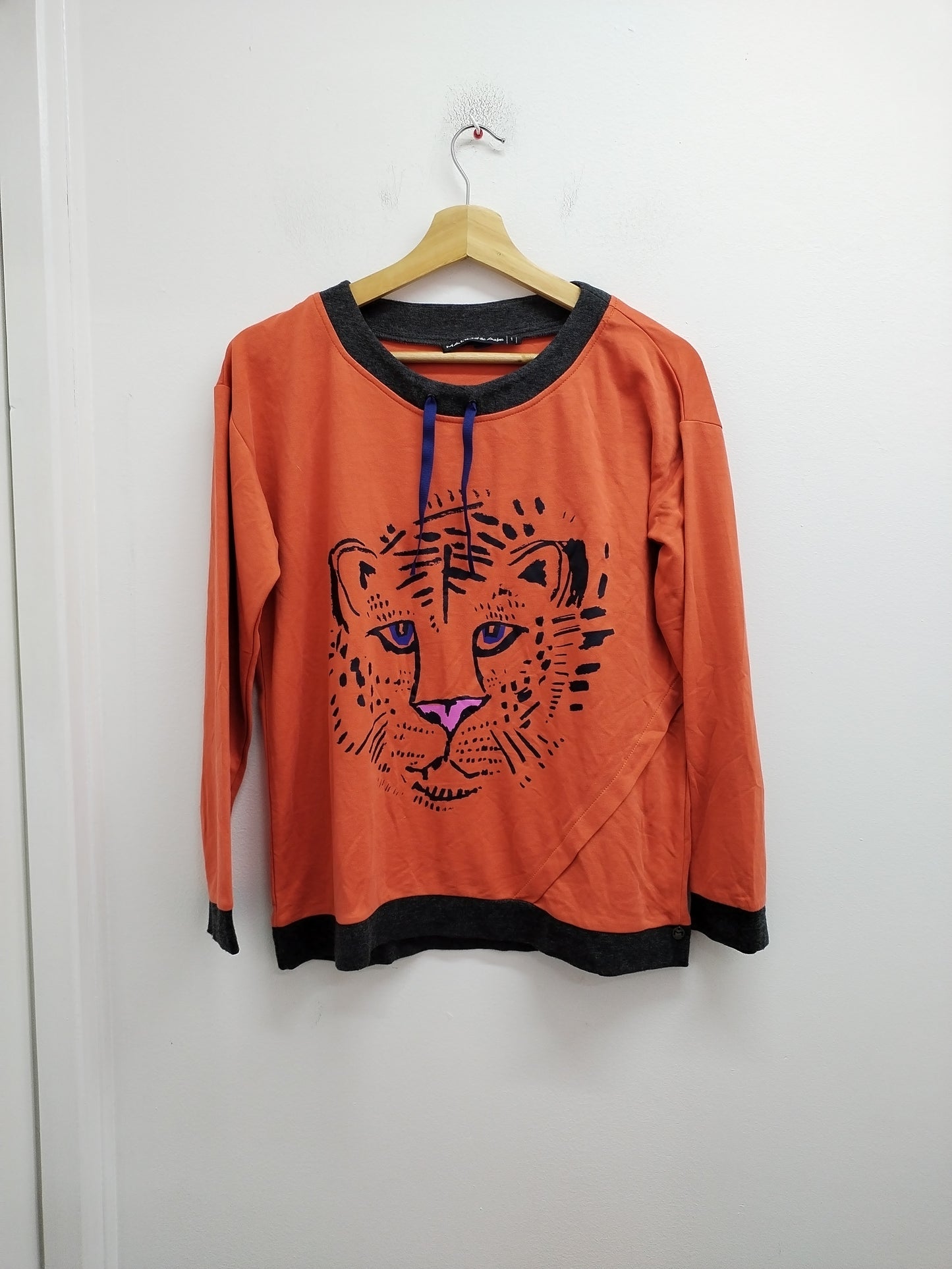 Sweat fin Mado et les Autres orange avec impression Taille S