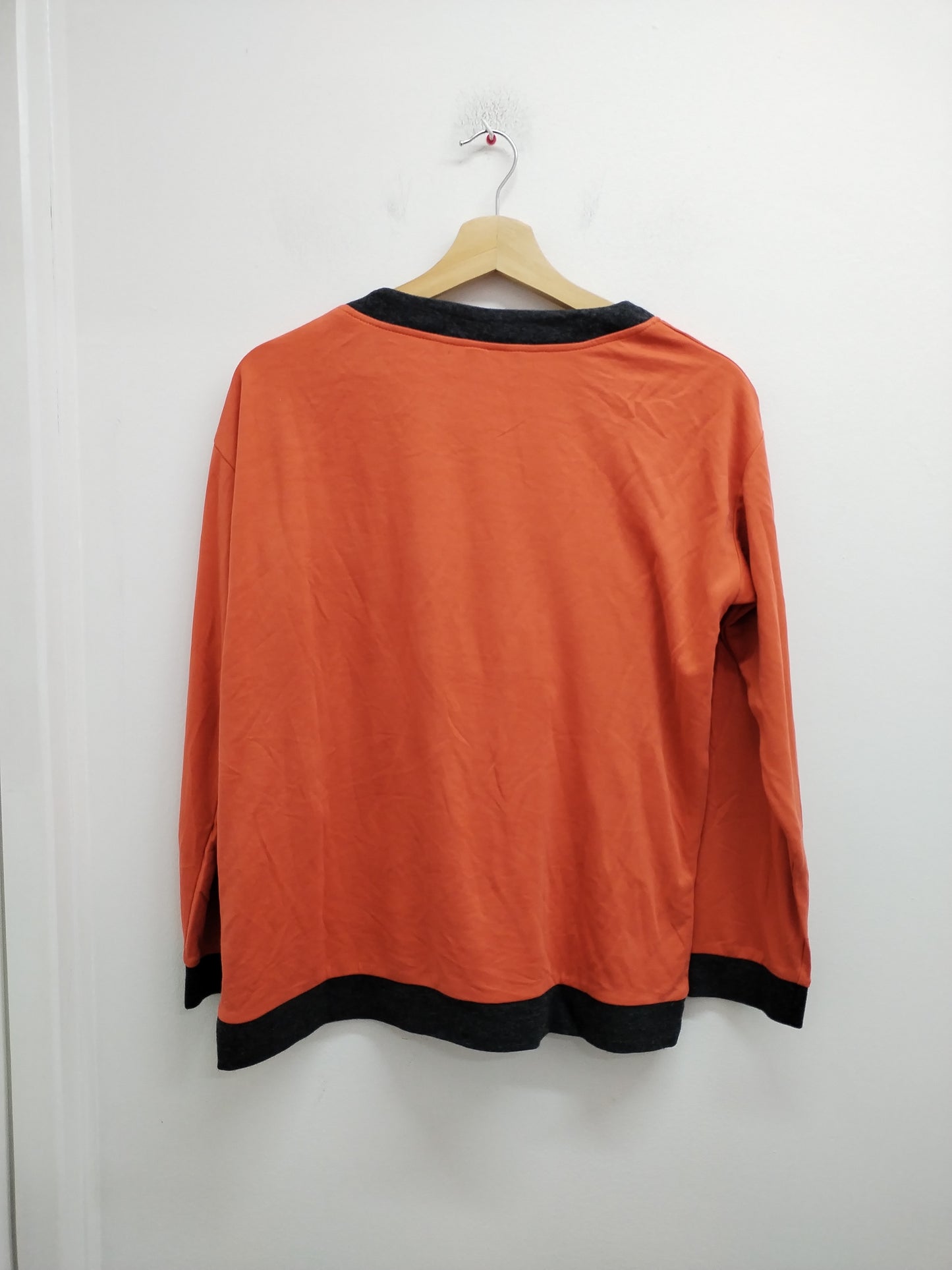 Sweat fin Mado et les Autres orange avec impression Taille S