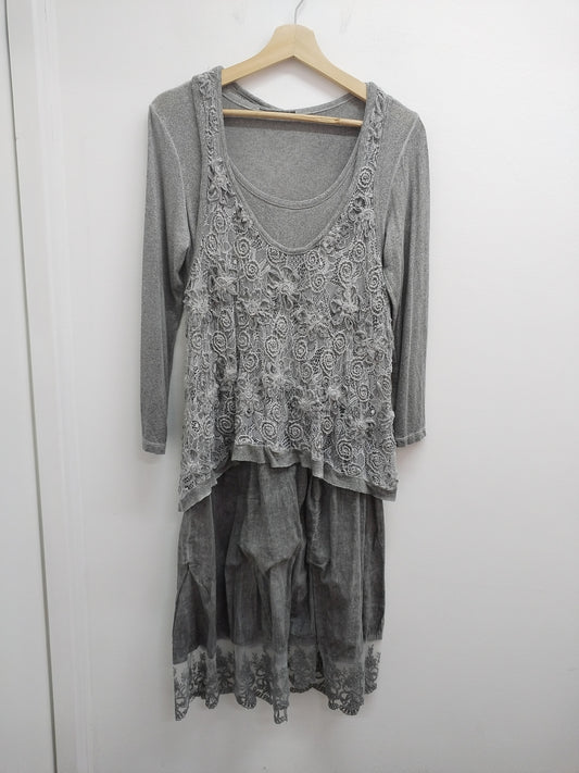 Robe manches longues Made in Italy grise avec dentelle Taille M