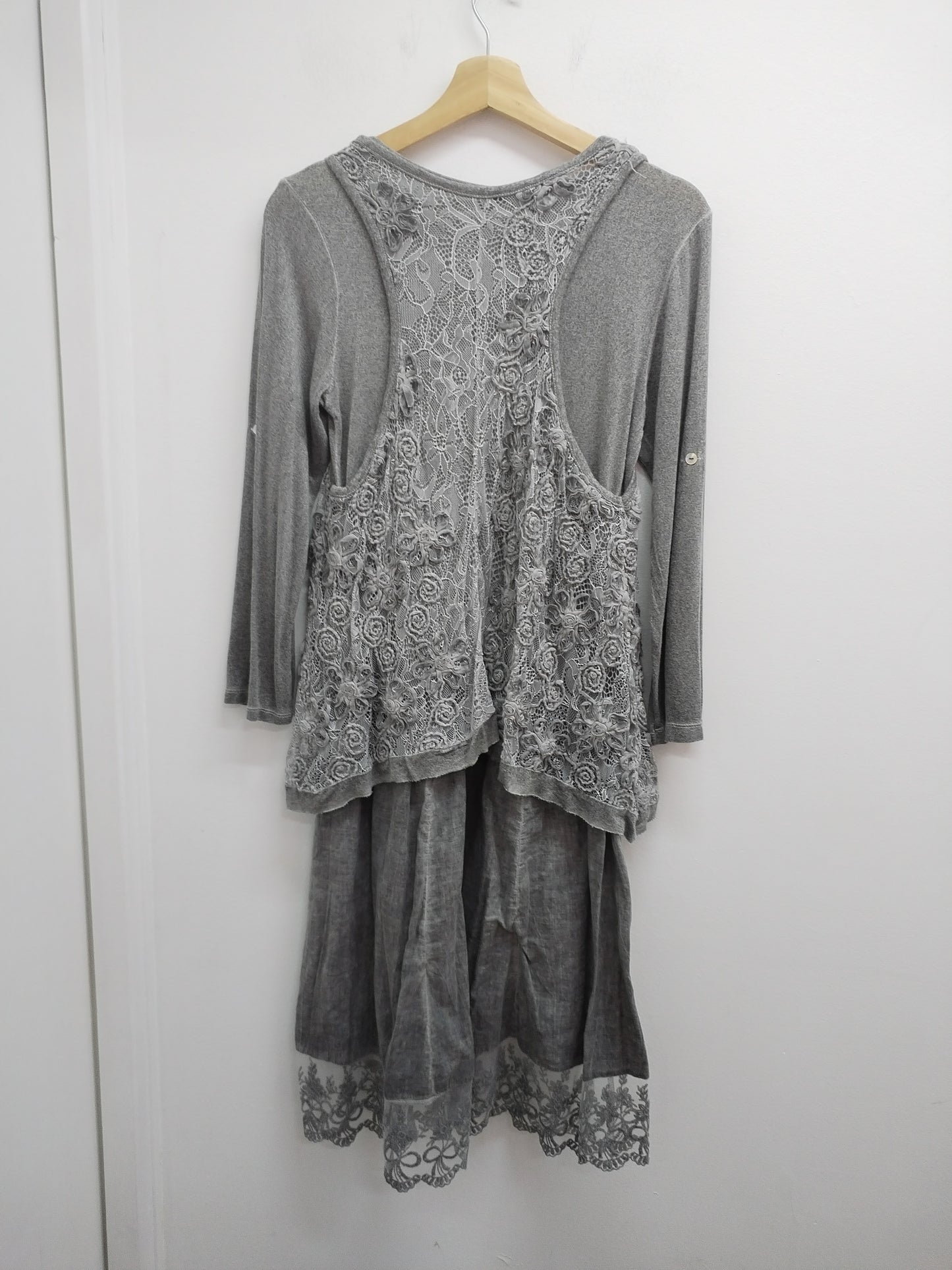 Robe manches longues Made in Italy grise avec dentelle Taille M